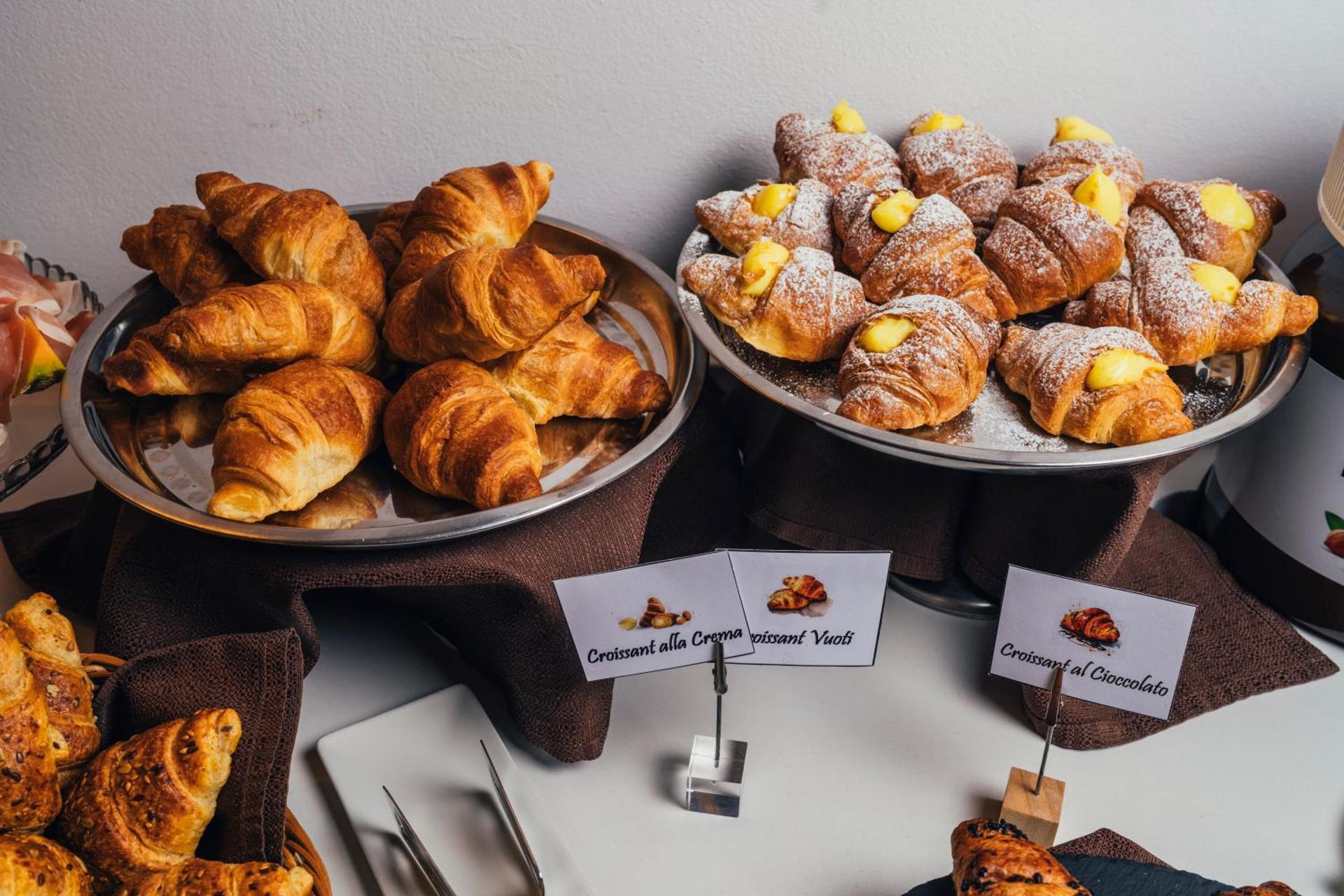 Euro Hotel - Photo 26