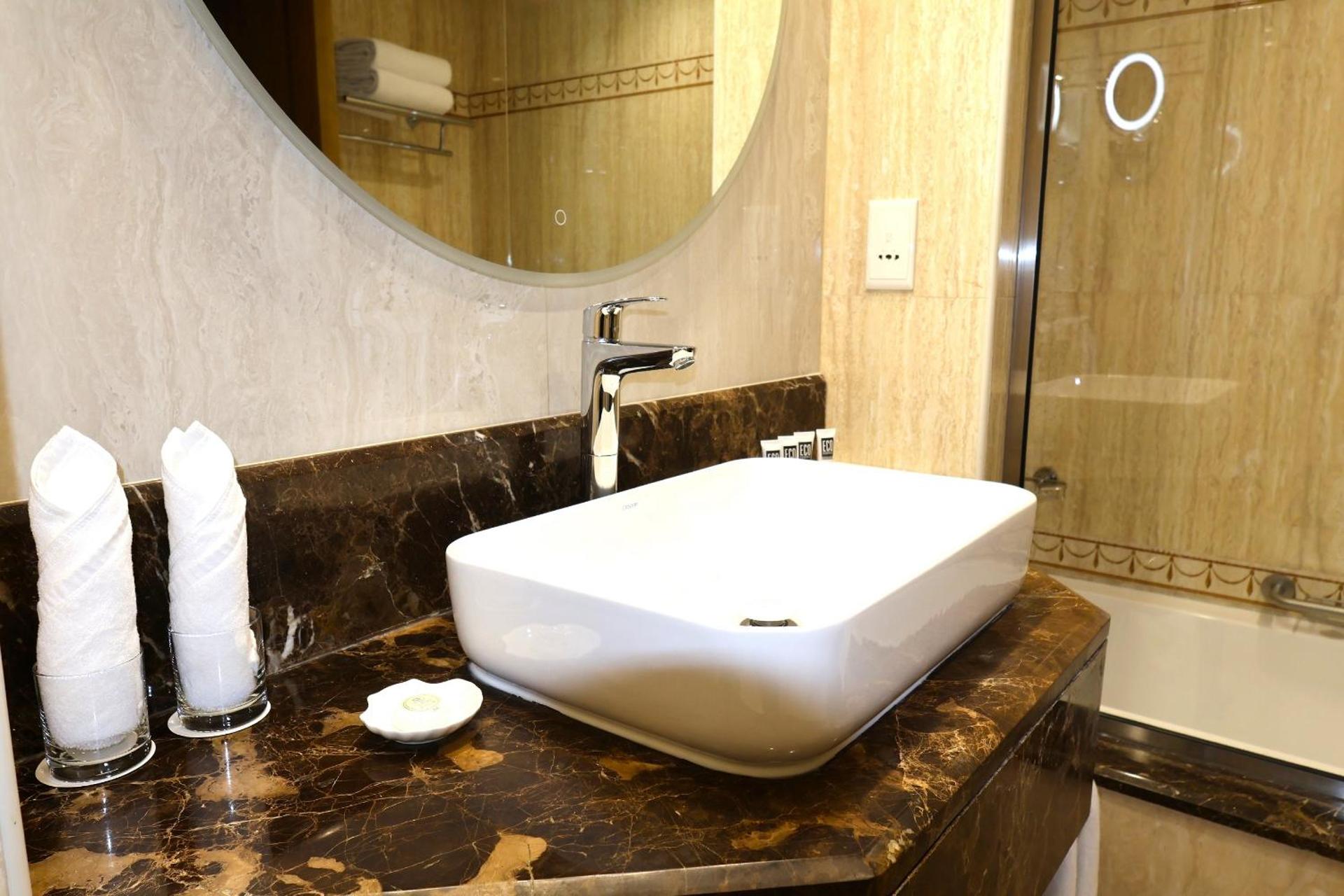 City Seasons Hotel Dubai - Photo 37