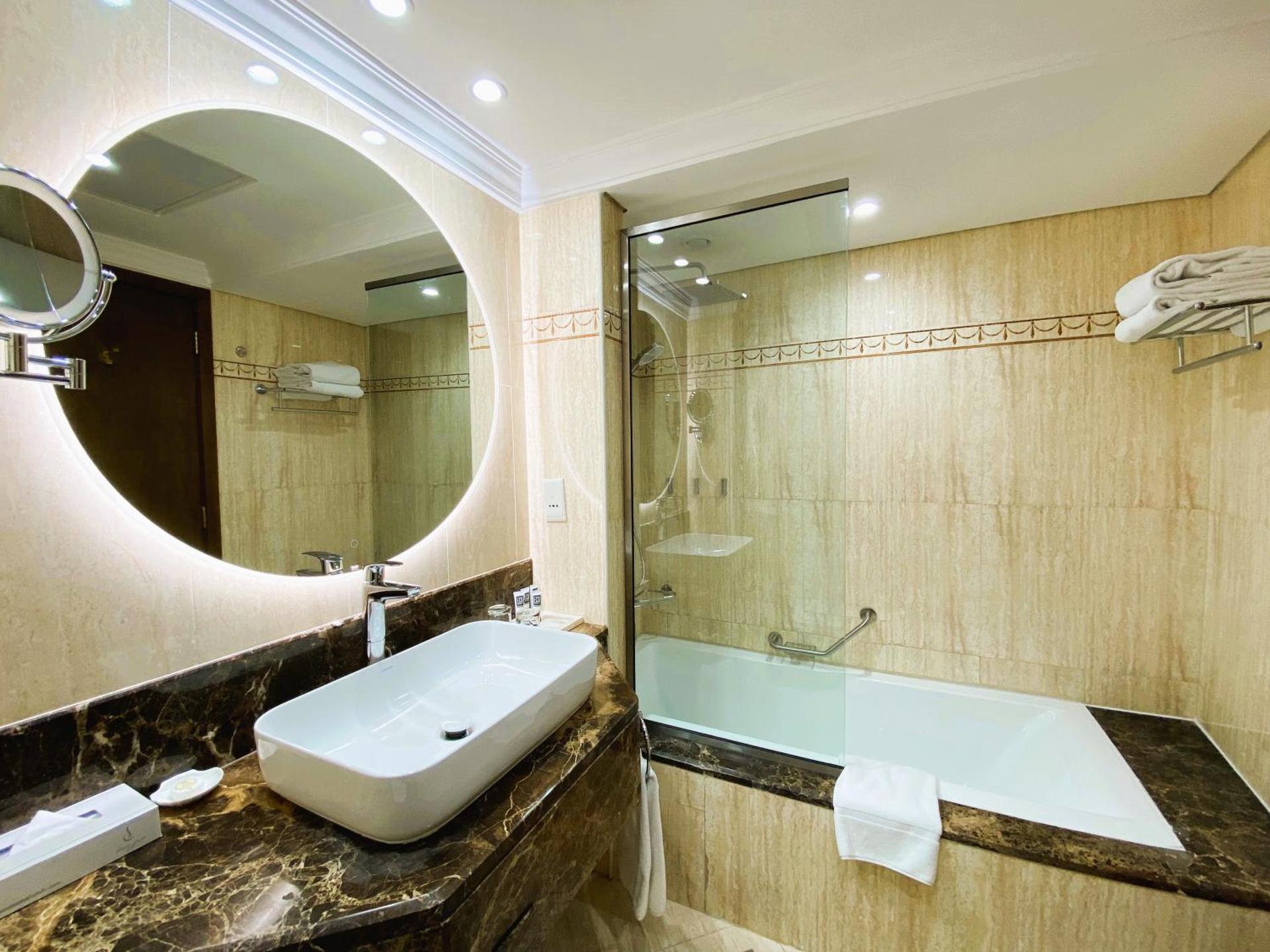 City Seasons Hotel Dubai - Photo 41