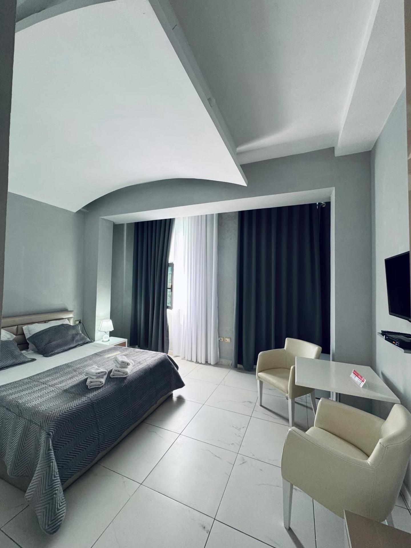 Grand Hotel Gjyshi - Photo 44