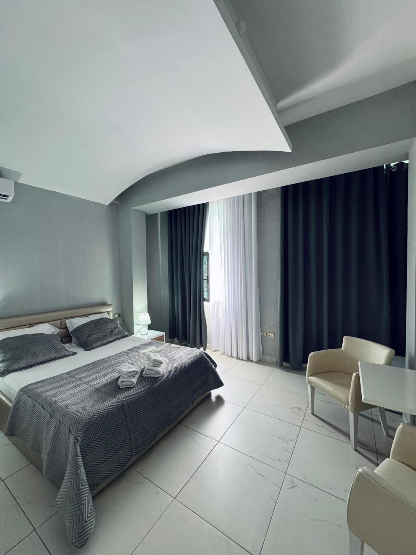 Grand Hotel Gjyshi - Photo 35