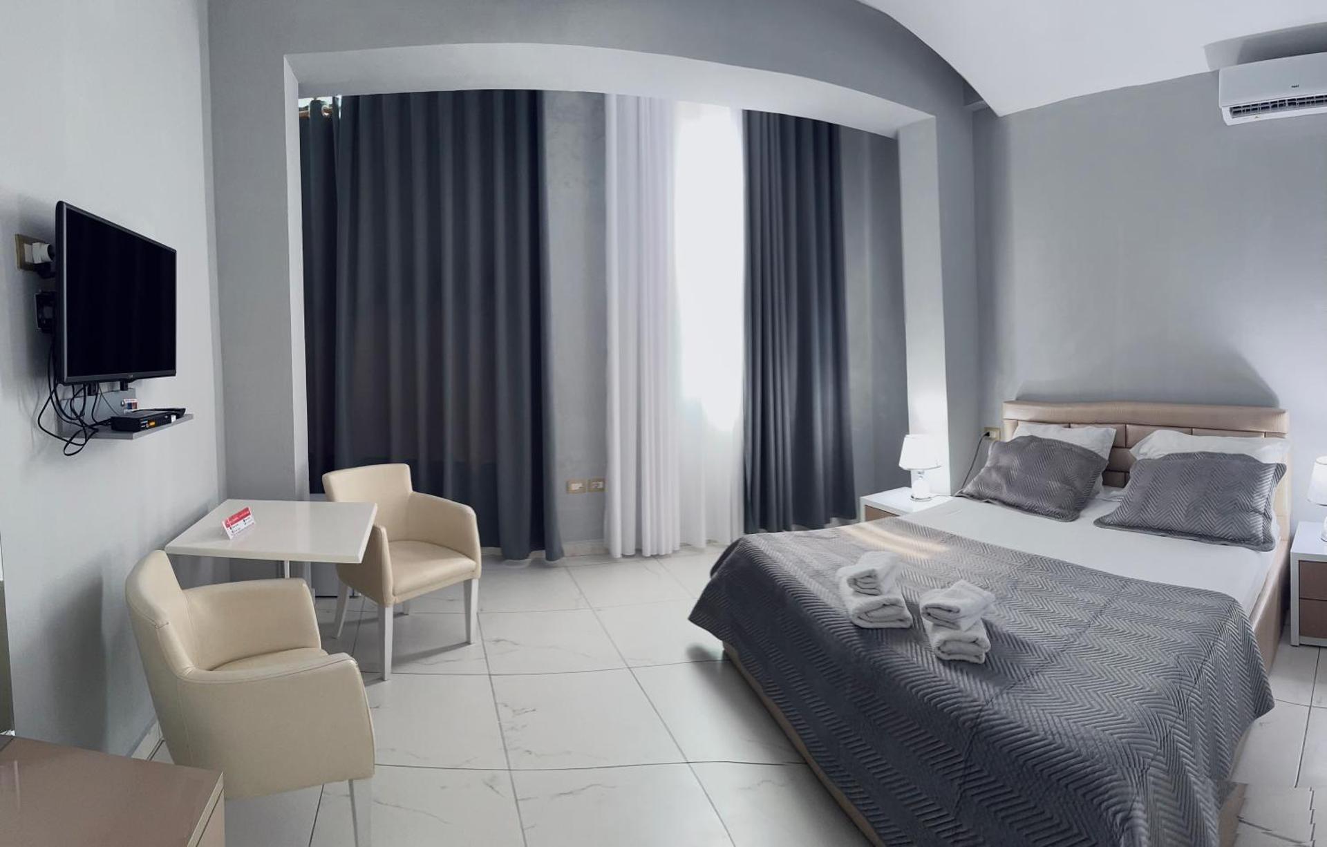 Grand Hotel Gjyshi - Photo 33