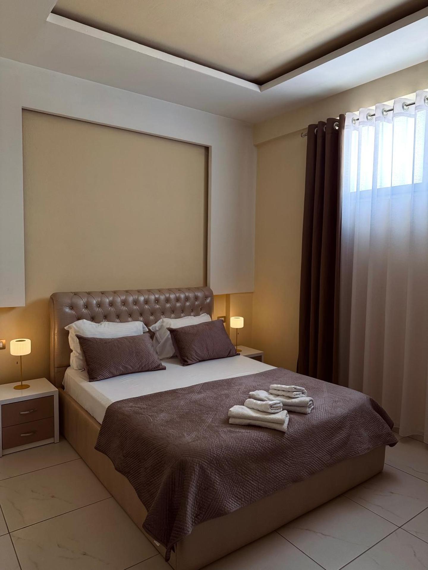 Grand Hotel Gjyshi - Photo 48