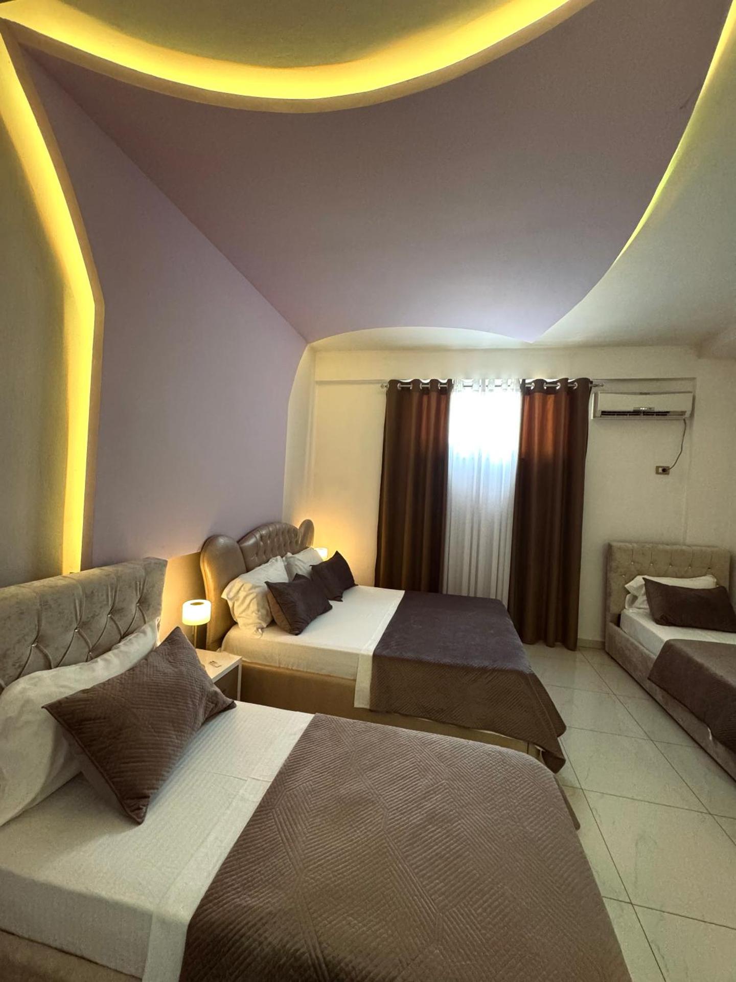 Grand Hotel Gjyshi - Photo 14