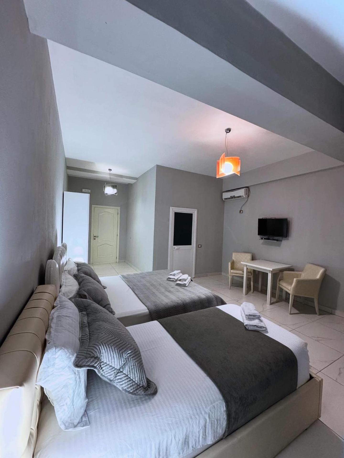 Grand Hotel Gjyshi - Photo 21