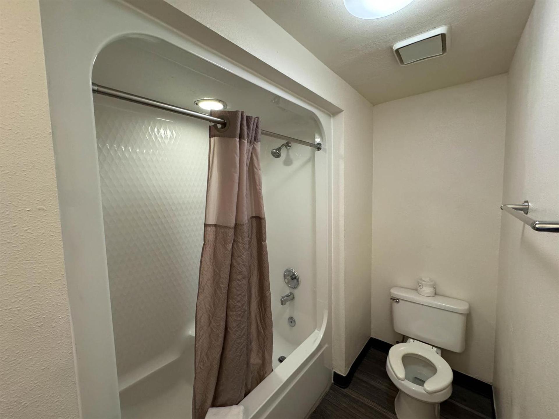 Studio 6 Suites Las Vegas, NV - Tropicana - Photo 10