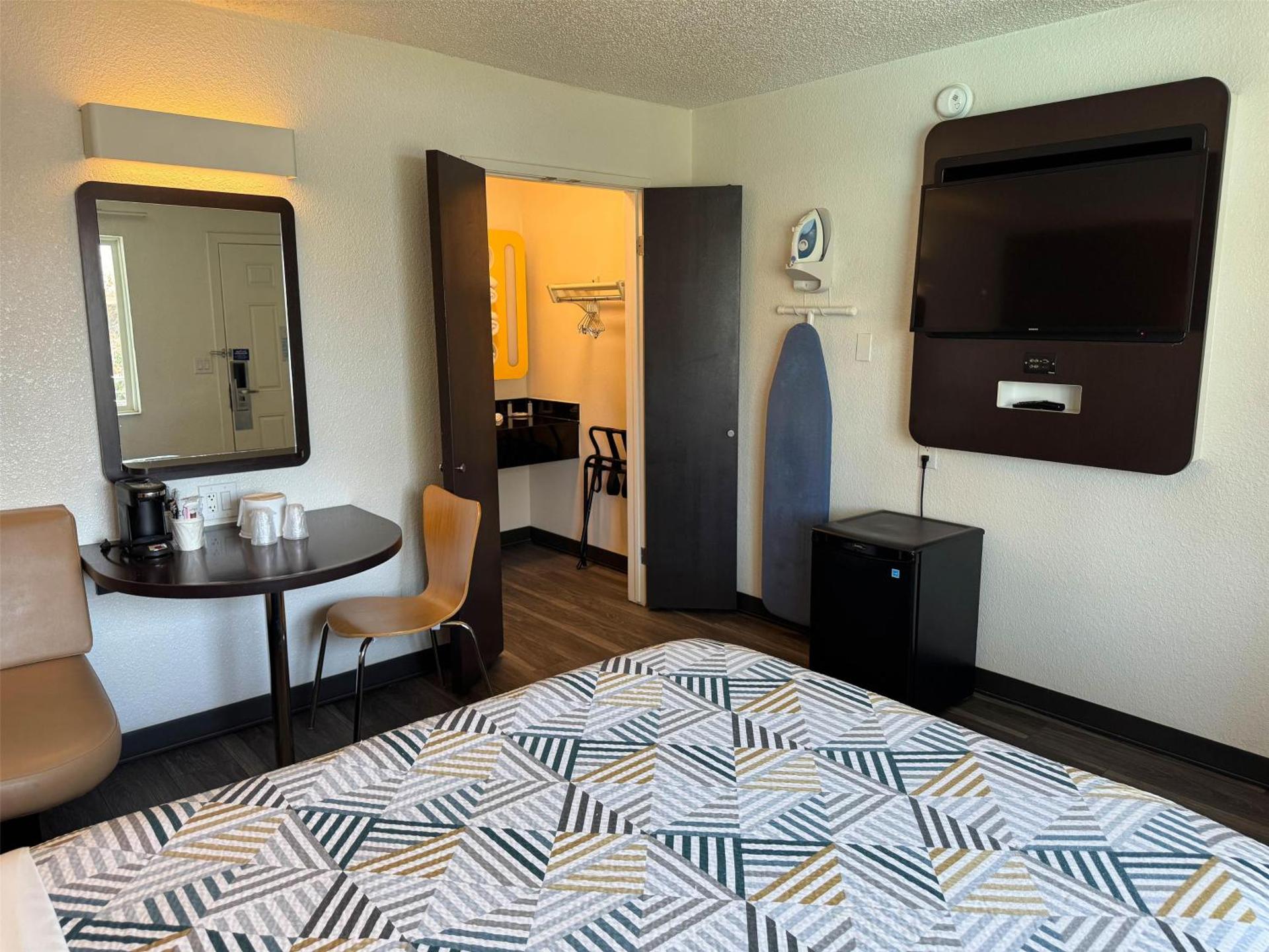 Studio 6 Suites Las Vegas, NV - Tropicana - Photo 61