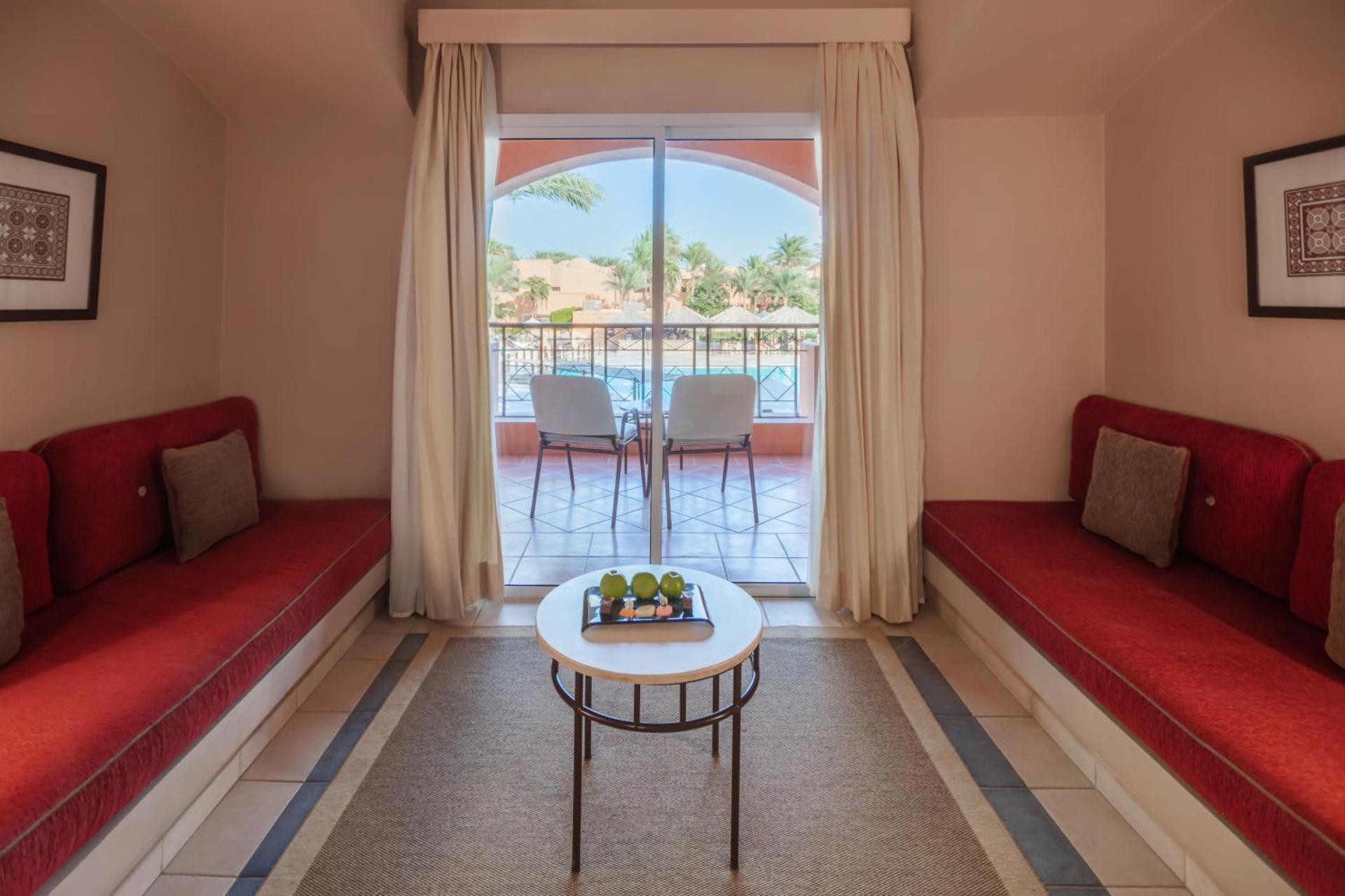 Family, Queen or Twin Bed, Pool View