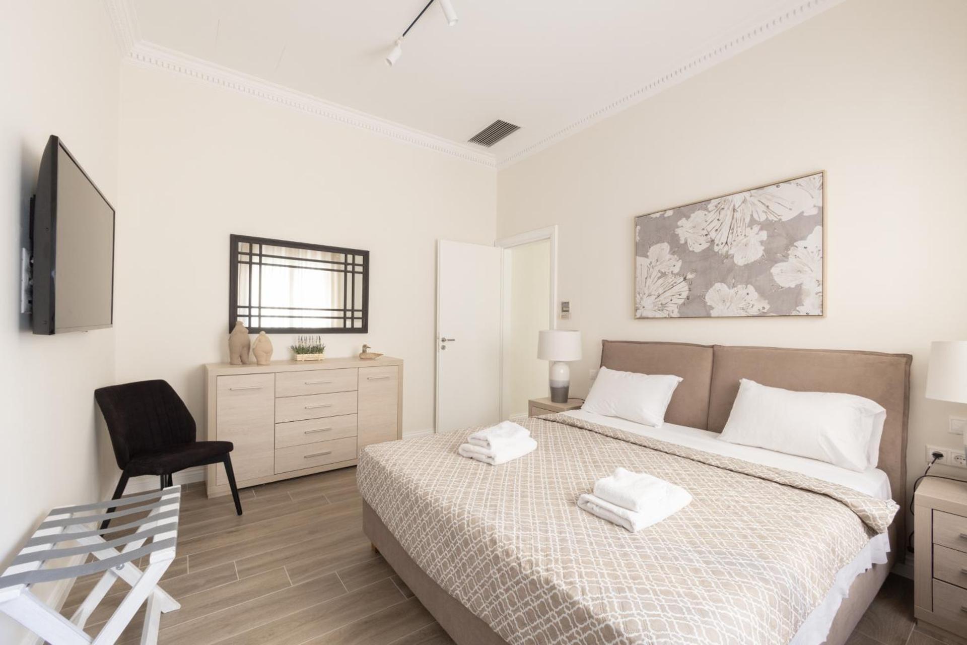 Historic Plaka's Deluxe Apartment - Photo 67