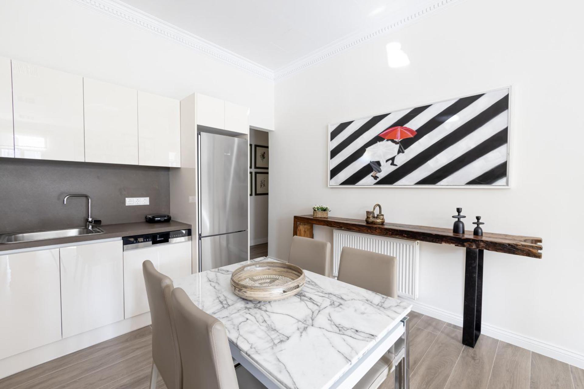 Historic Plaka's Deluxe Apartment - Photo 34