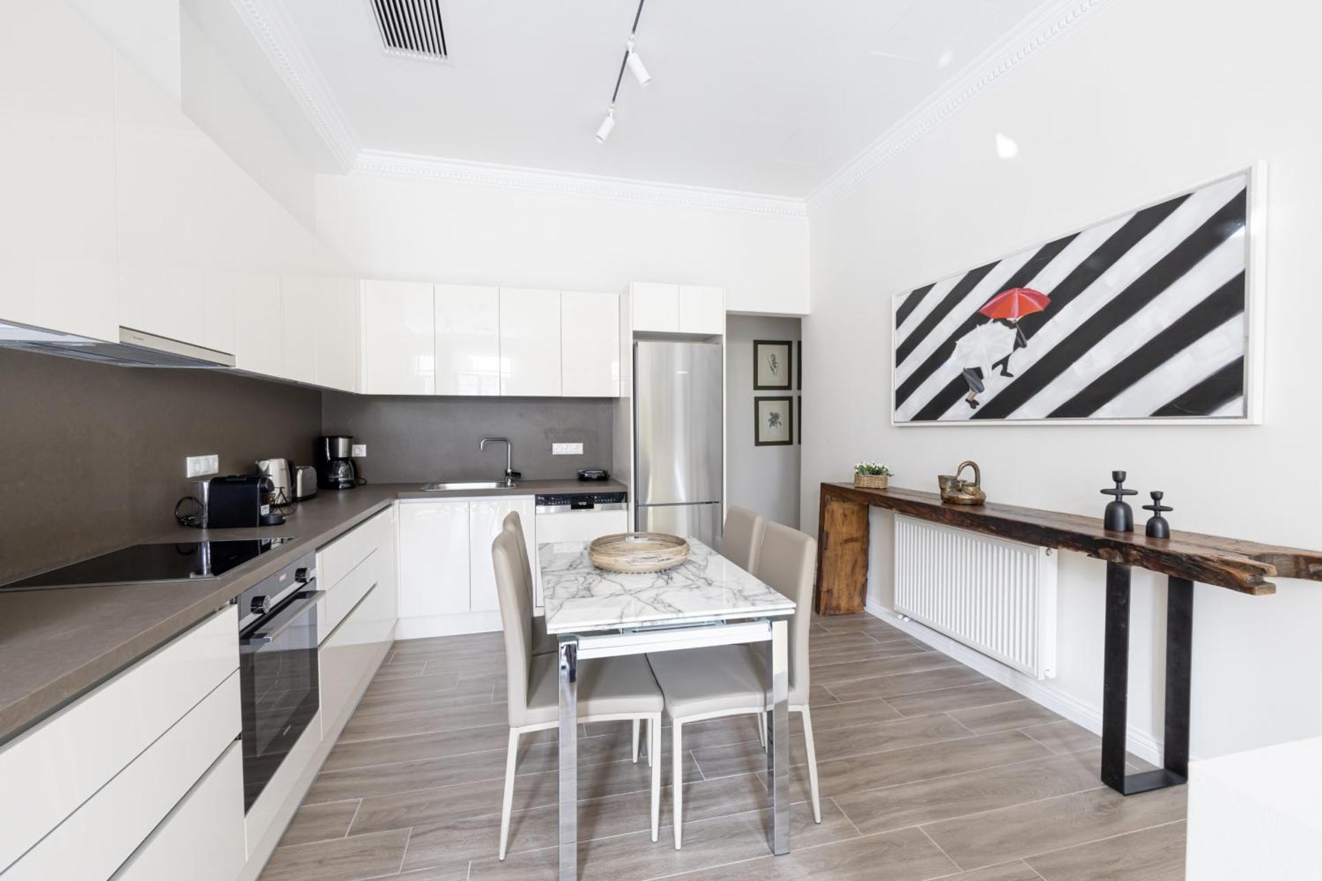 Historic Plaka's Deluxe Apartment - Photo 2