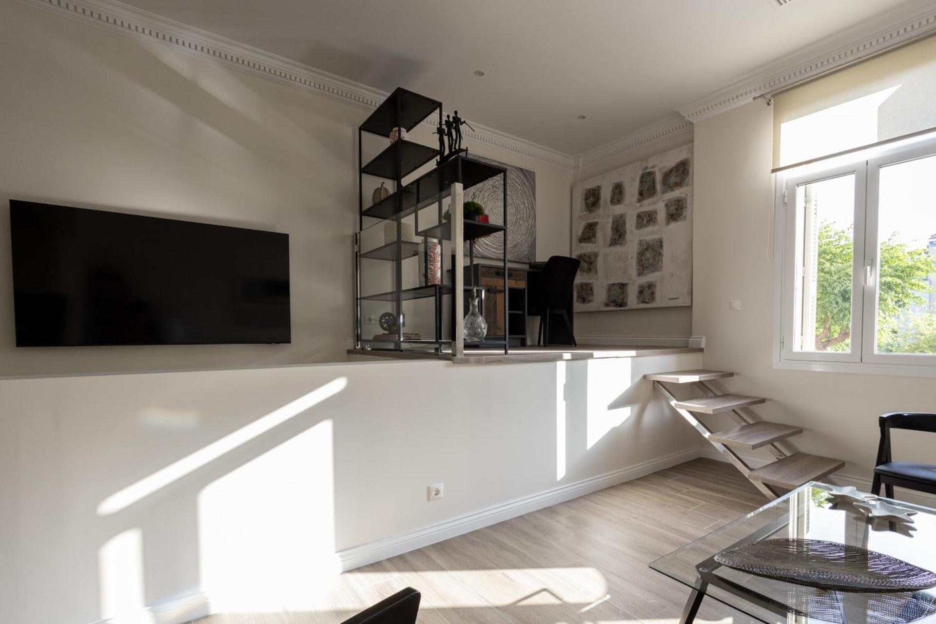 Historic Plaka's Deluxe Apartment - Photo 33