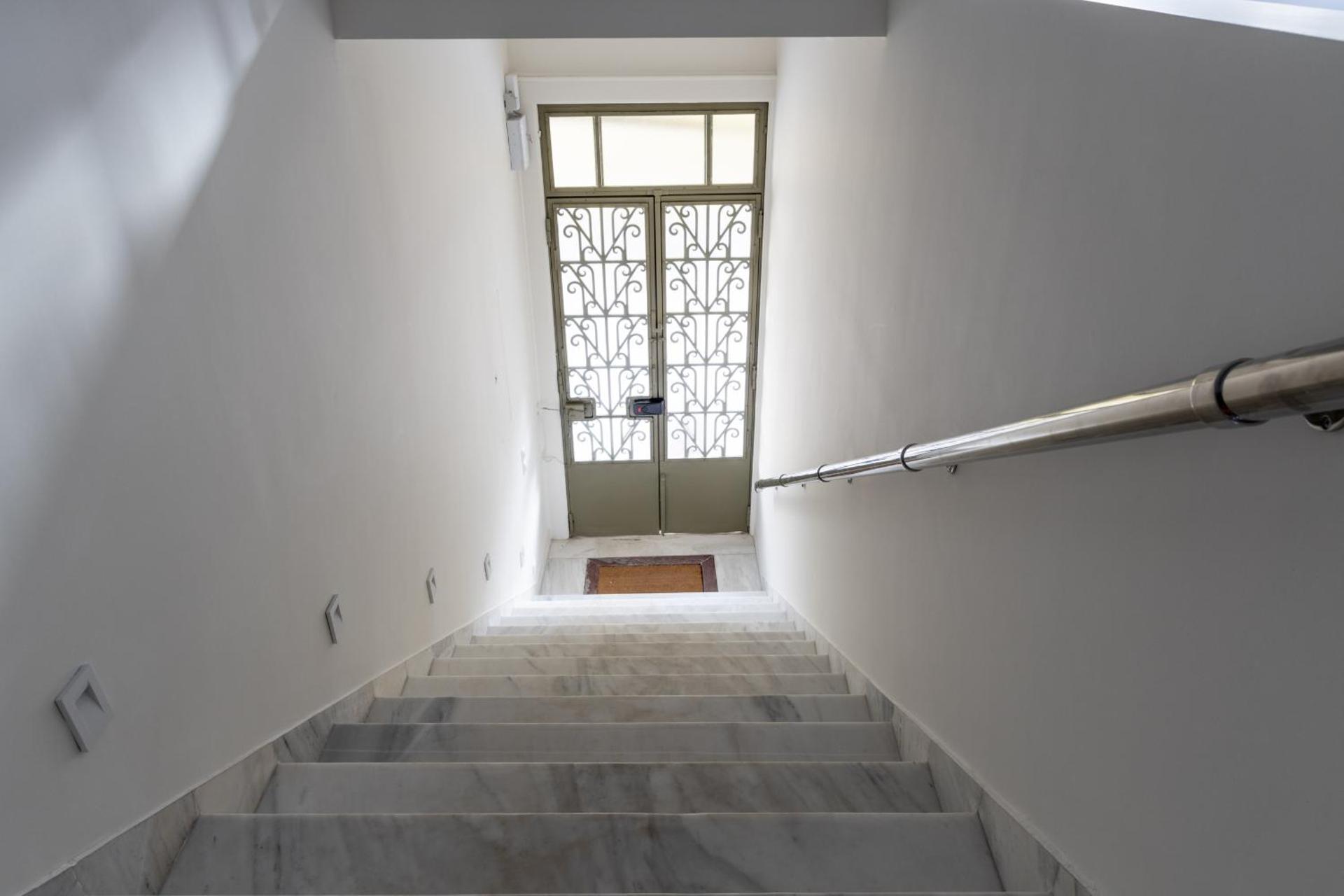 Historic Plaka's Deluxe Apartment - Photo 29