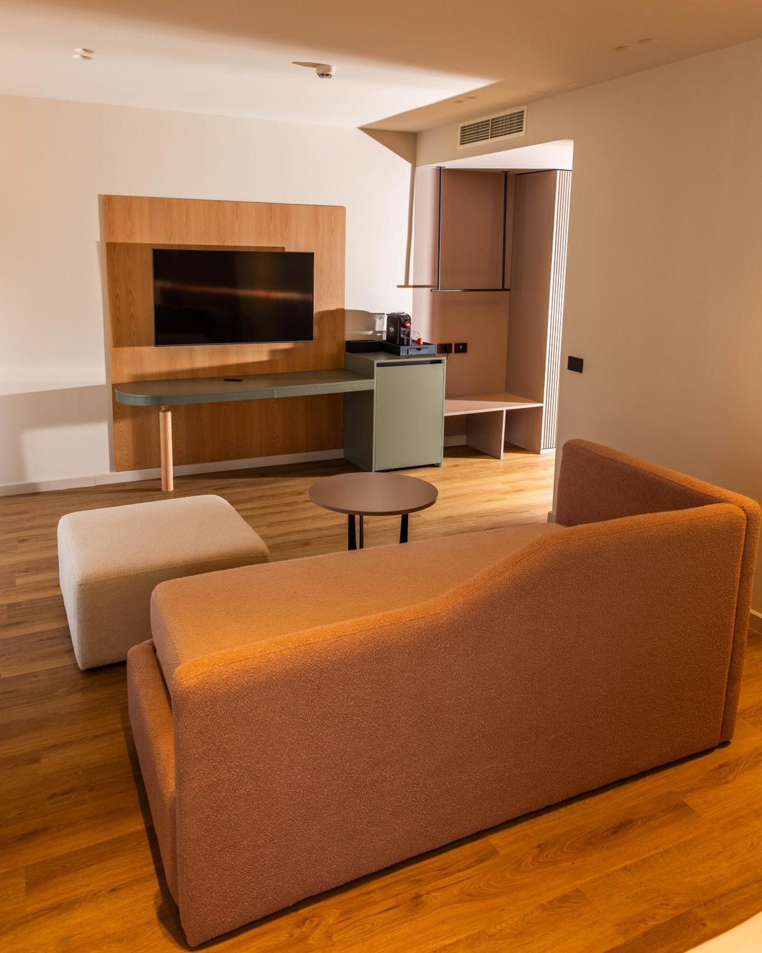 Si Hotel Tirana - Photo 89