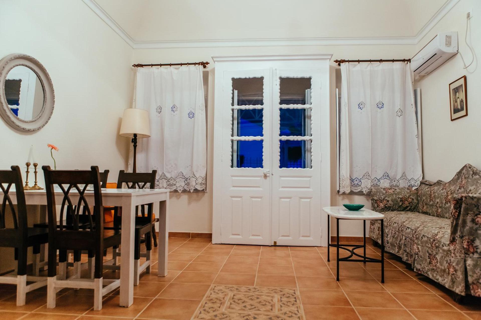 Day One Fira Mansion - Photo 37