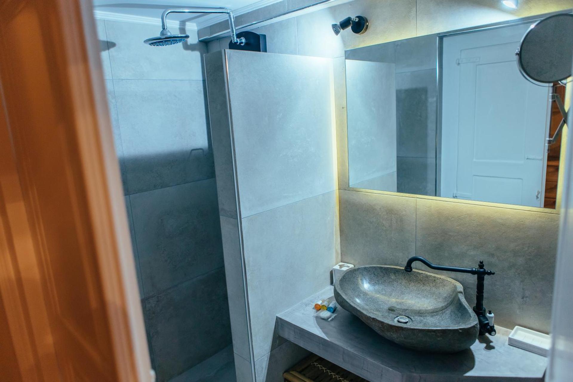 Day One Fira Mansion - Photo 27