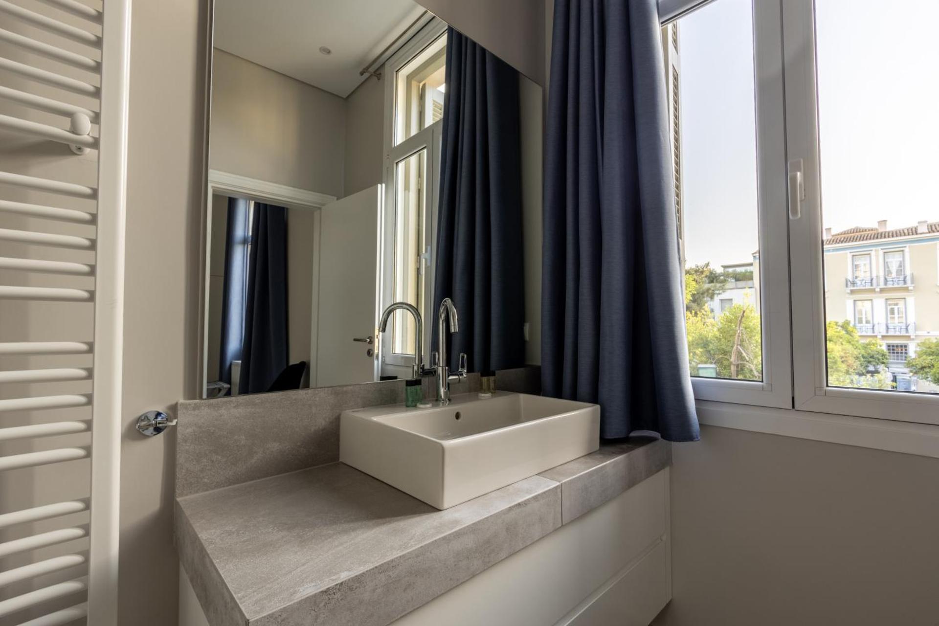 Historic Plaka's Deluxe Apartment - Photo 19