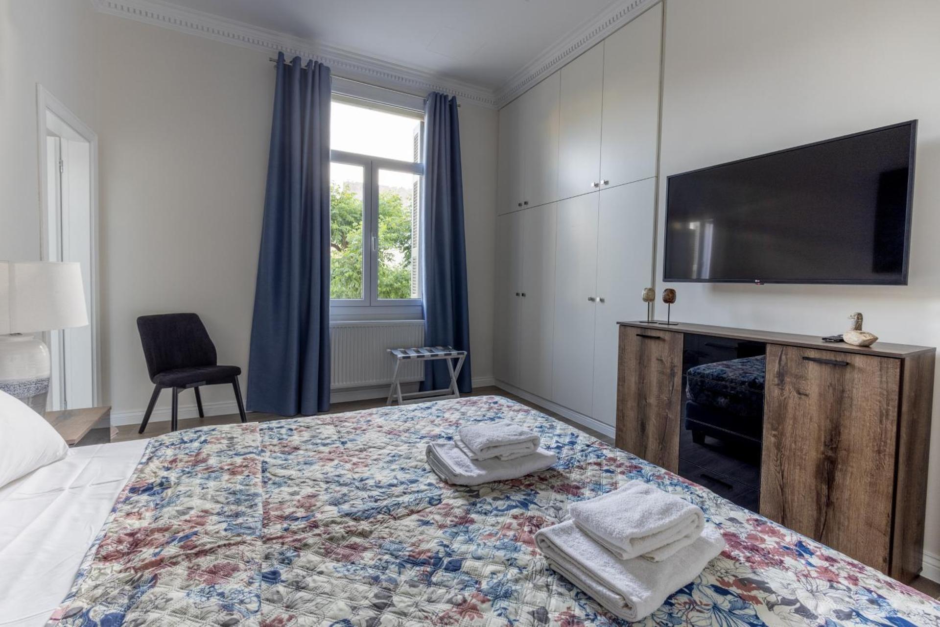 Historic Plaka's Deluxe Apartment - Photo 17