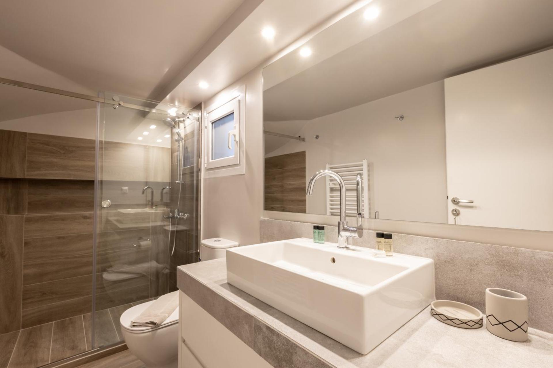 Historic Plaka's Deluxe Apartment - Photo 11