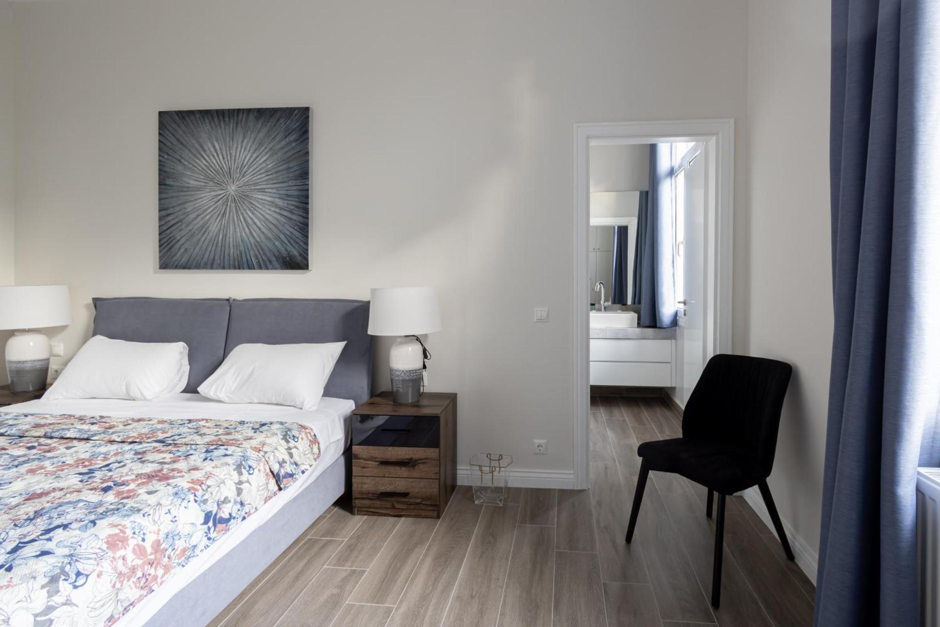 Historic Plaka's Deluxe Apartment - Photo 32