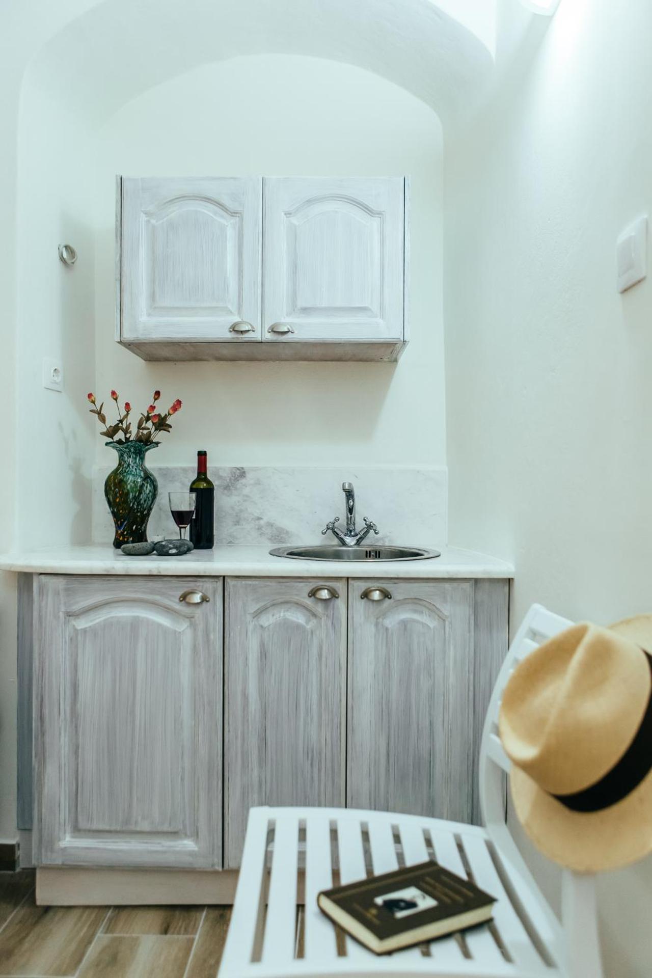 Day One Fira Mansion - Photo 45