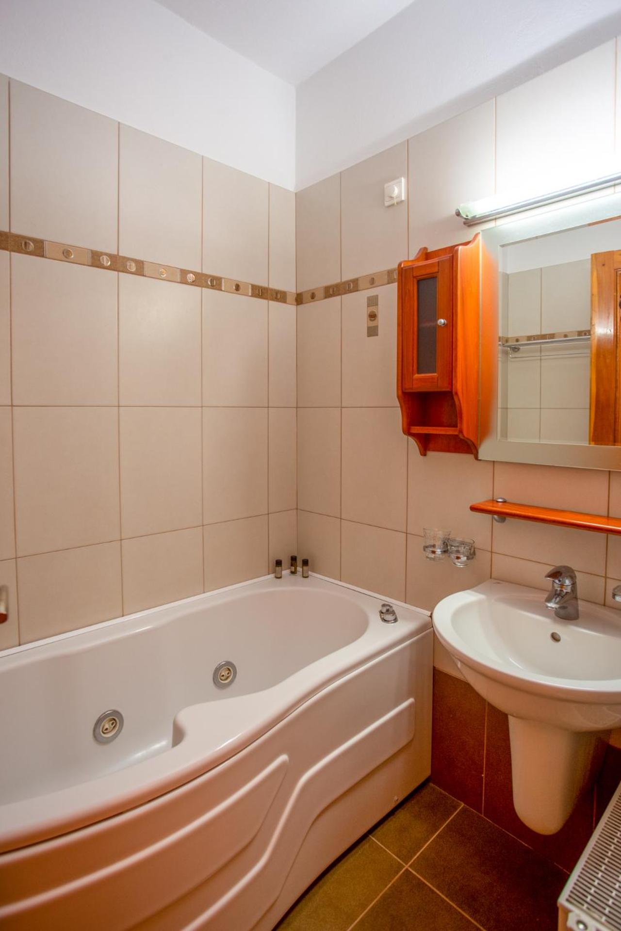 Hotel Adonis - Photo 22