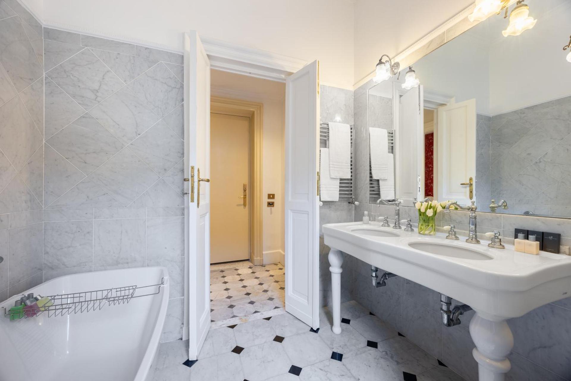 Grand Hotel Plaza - Photo 113