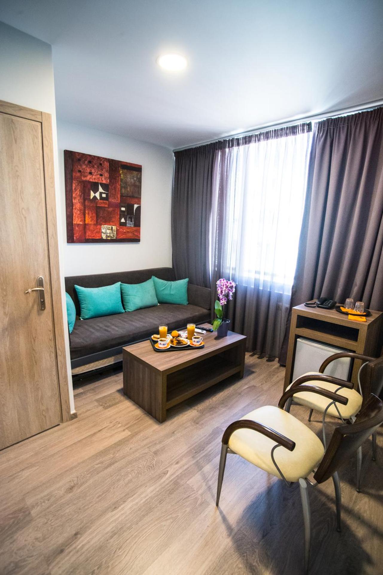 Argo Hotel Piraeus - Photo 86