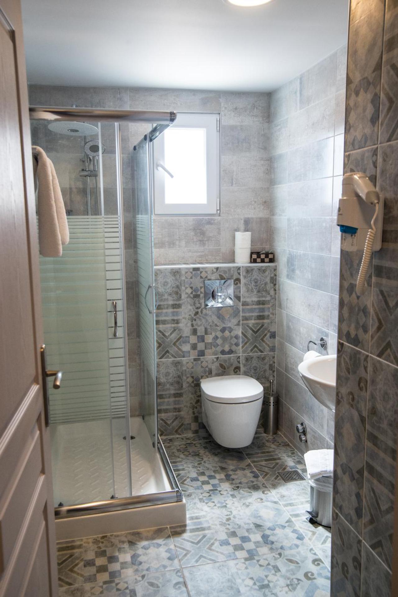 Argo Hotel Piraeus - Photo 80