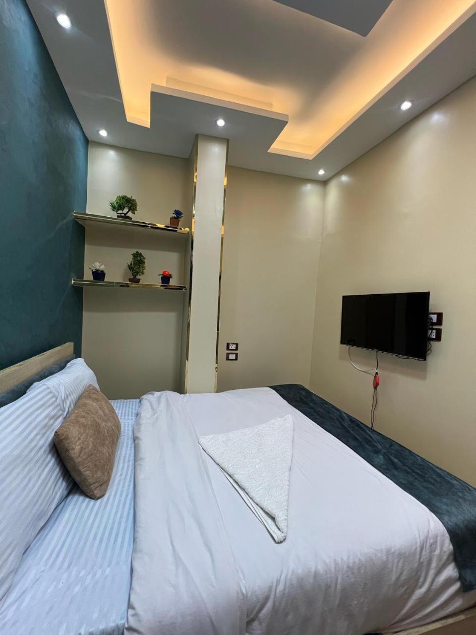 Red pyramids view hotels Foreiigners only - Full view - Photo 25