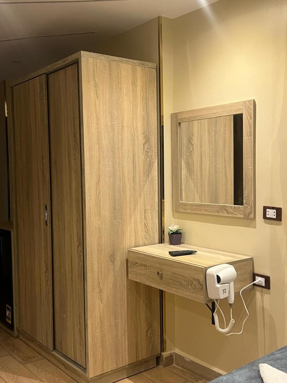 Red pyramids view hotels Foreiigners only - Full view - Photo 31