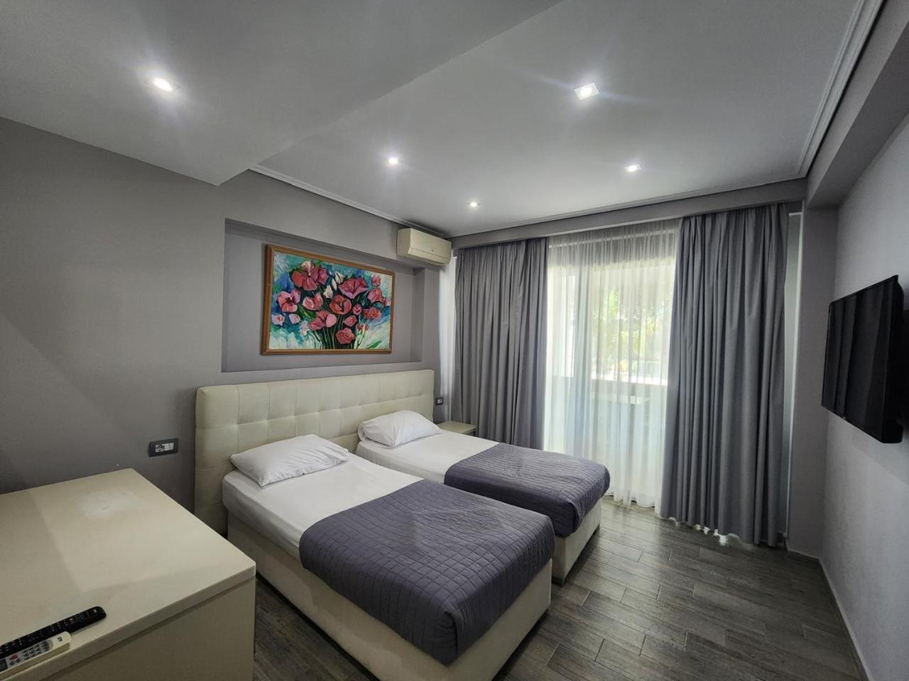 Hotel Saranda International - Photo 32