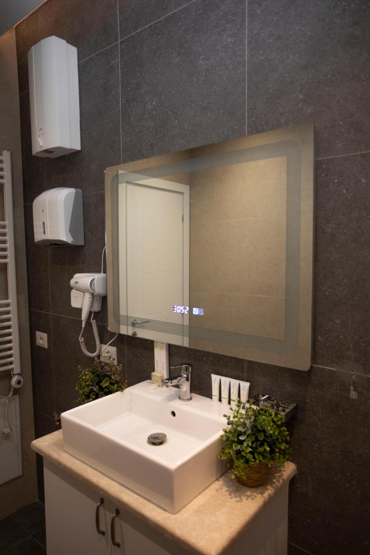 Villa Klaus Center Hotel - Photo 41