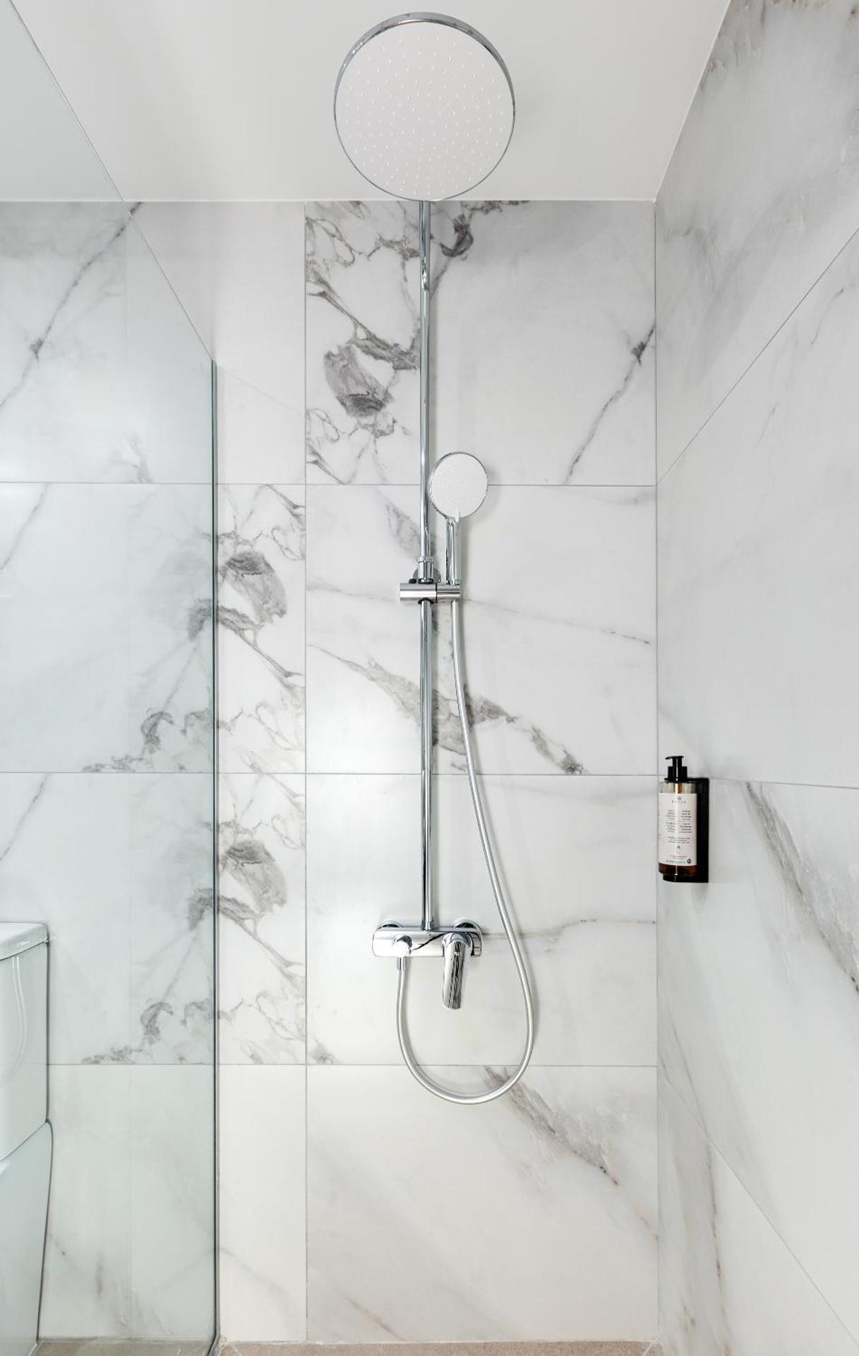 Mayfair Hotel - Photo 37