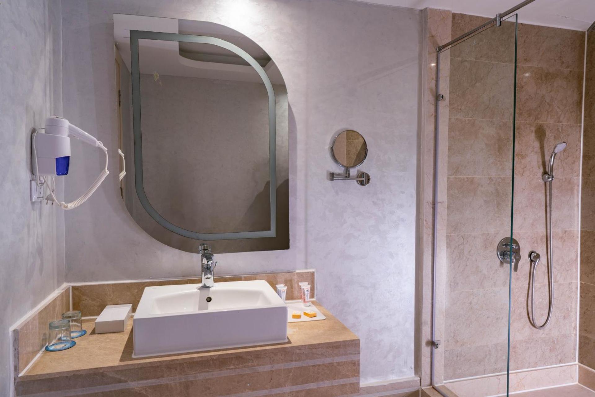 Bellagio Beach Resort & Spa - Photo 27