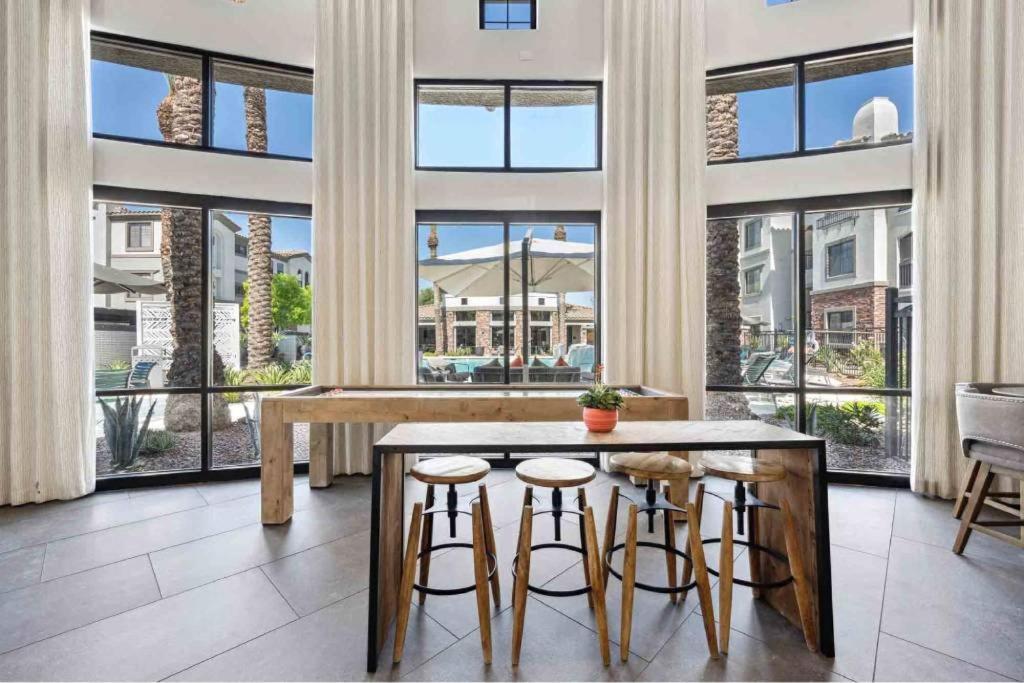 Boulevard Stays Luxe 2BR by the Stadium Pool Parking Gym 06 - Photo 15