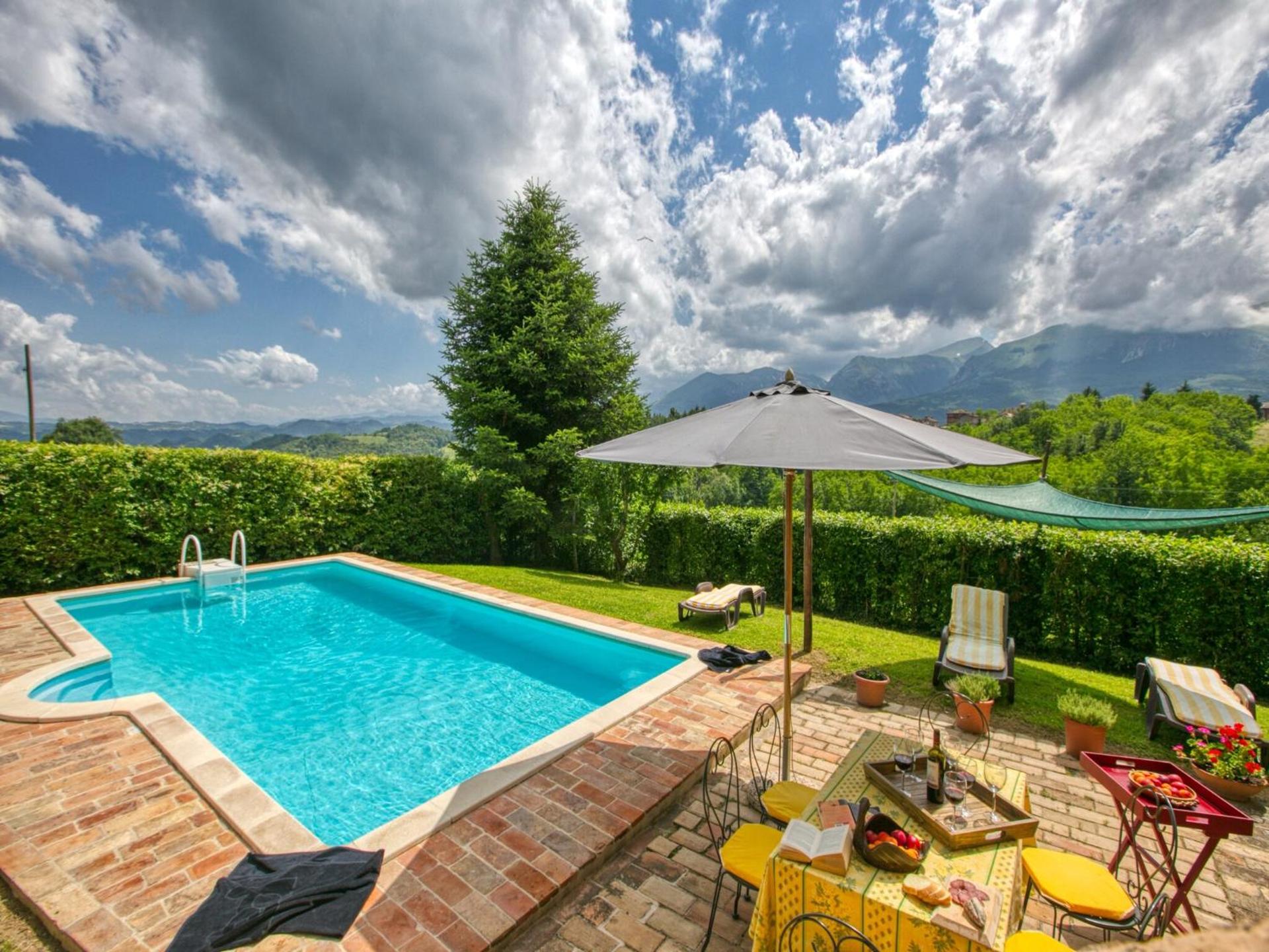 Countryside Villa in Amandola with Swimming Pool