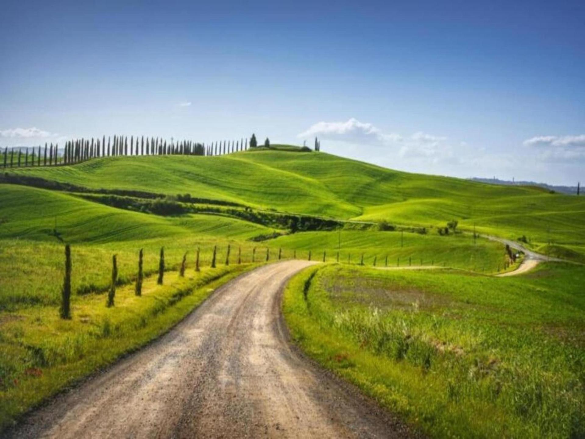 360 degree view over the Tuscan hills - Photo 9