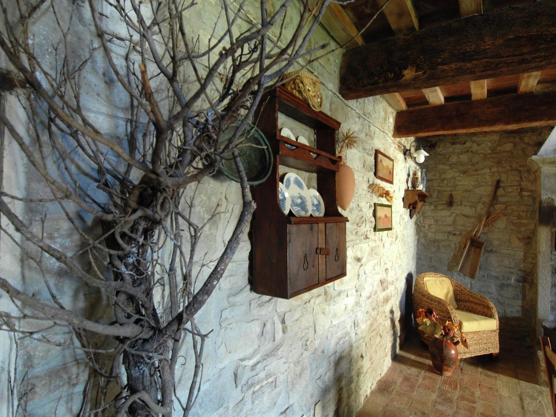 Spacious Farmhouse in Apecchio with Pool - Photo 4