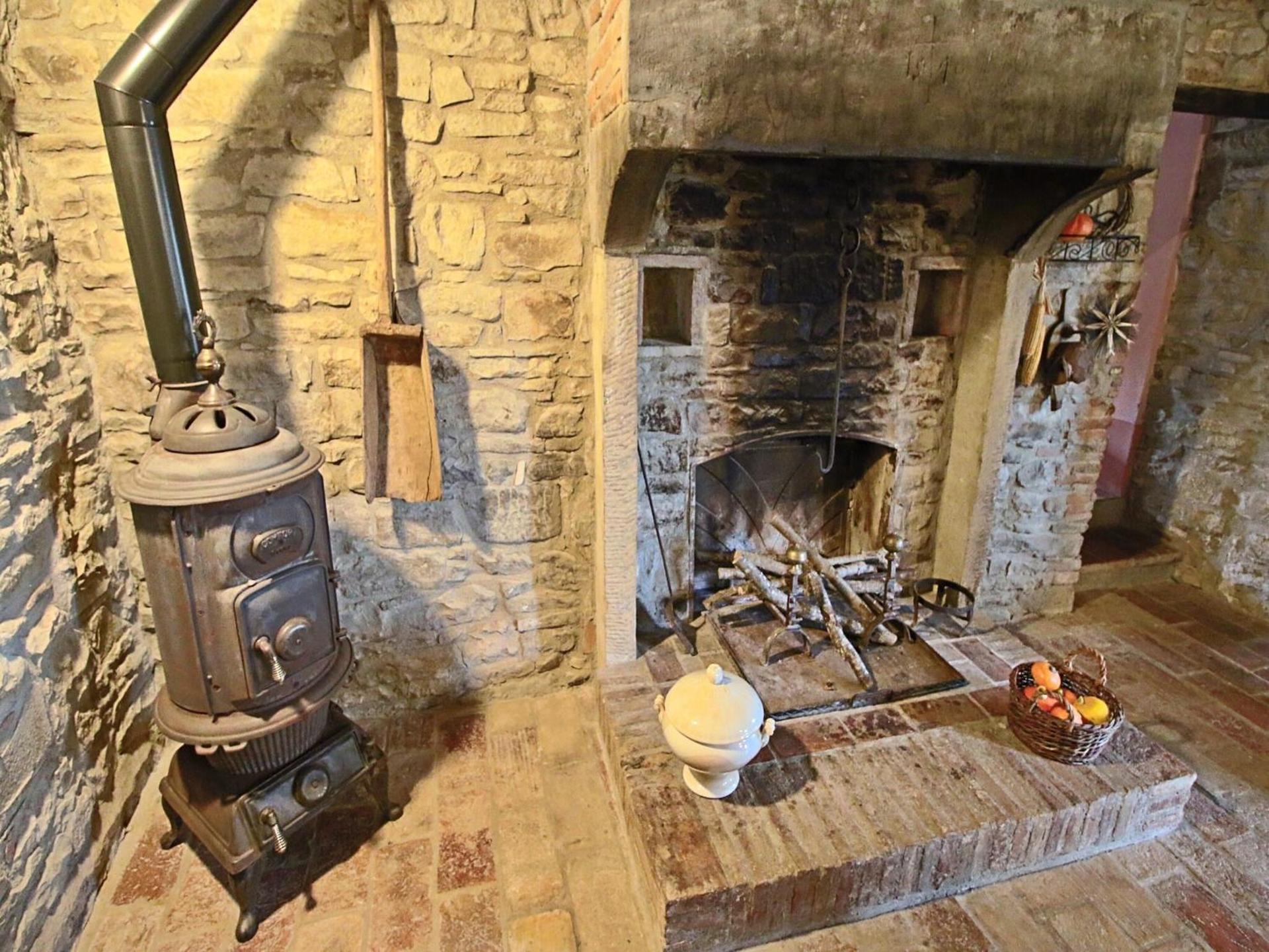 Spacious Farmhouse in Apecchio with Pool - Photo 35