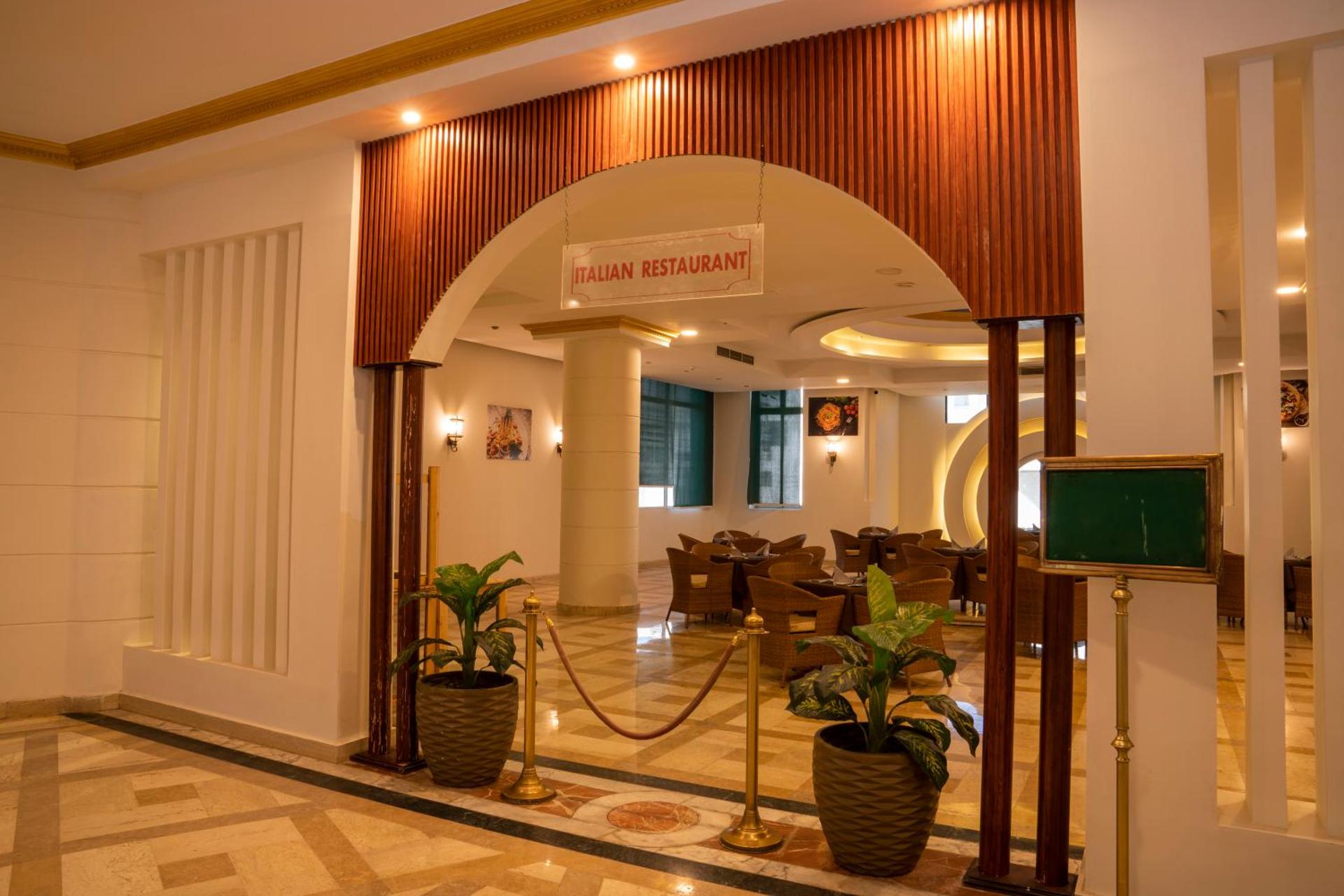 Roma Hotel - Photo 52