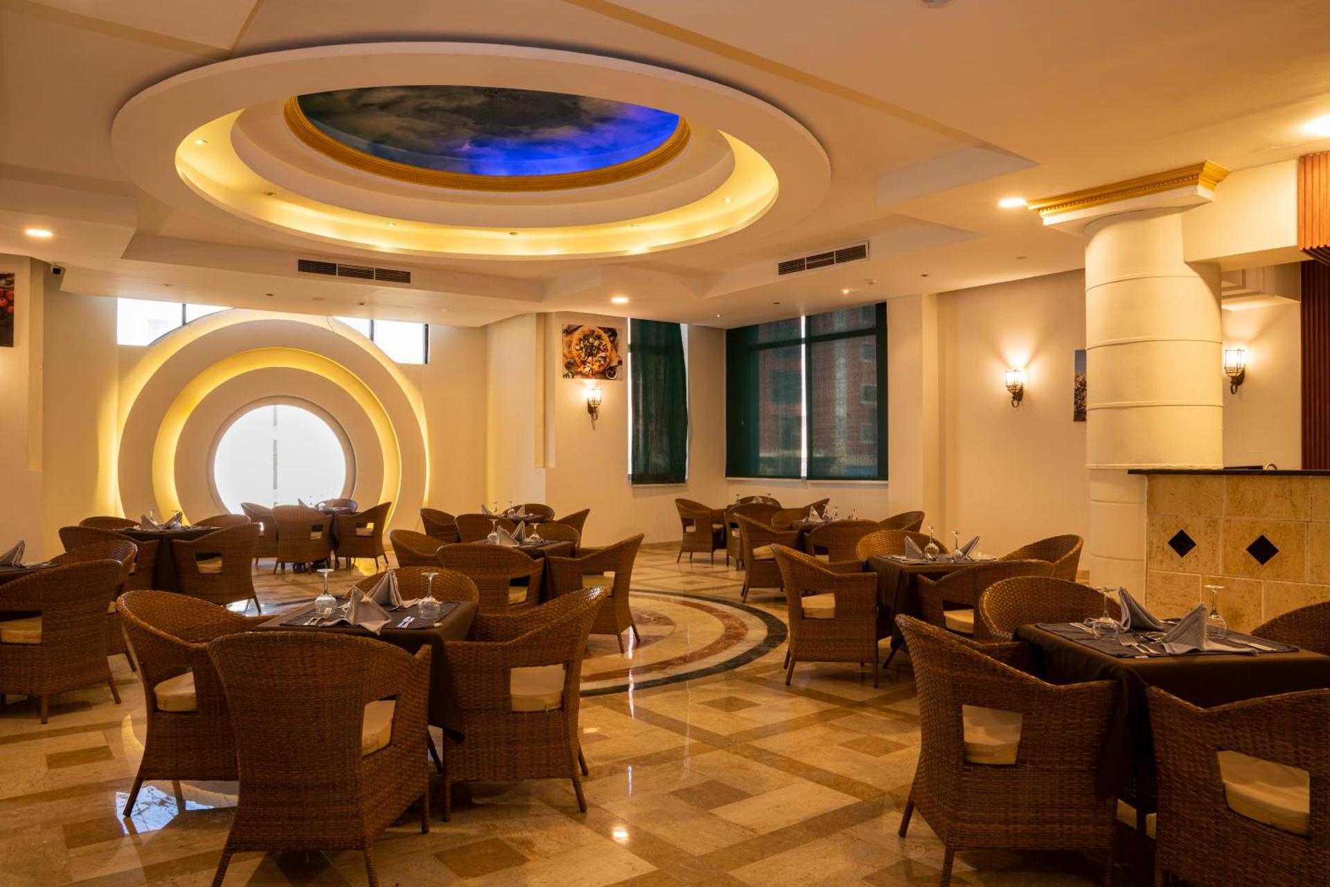 Roma Hotel - Photo 51