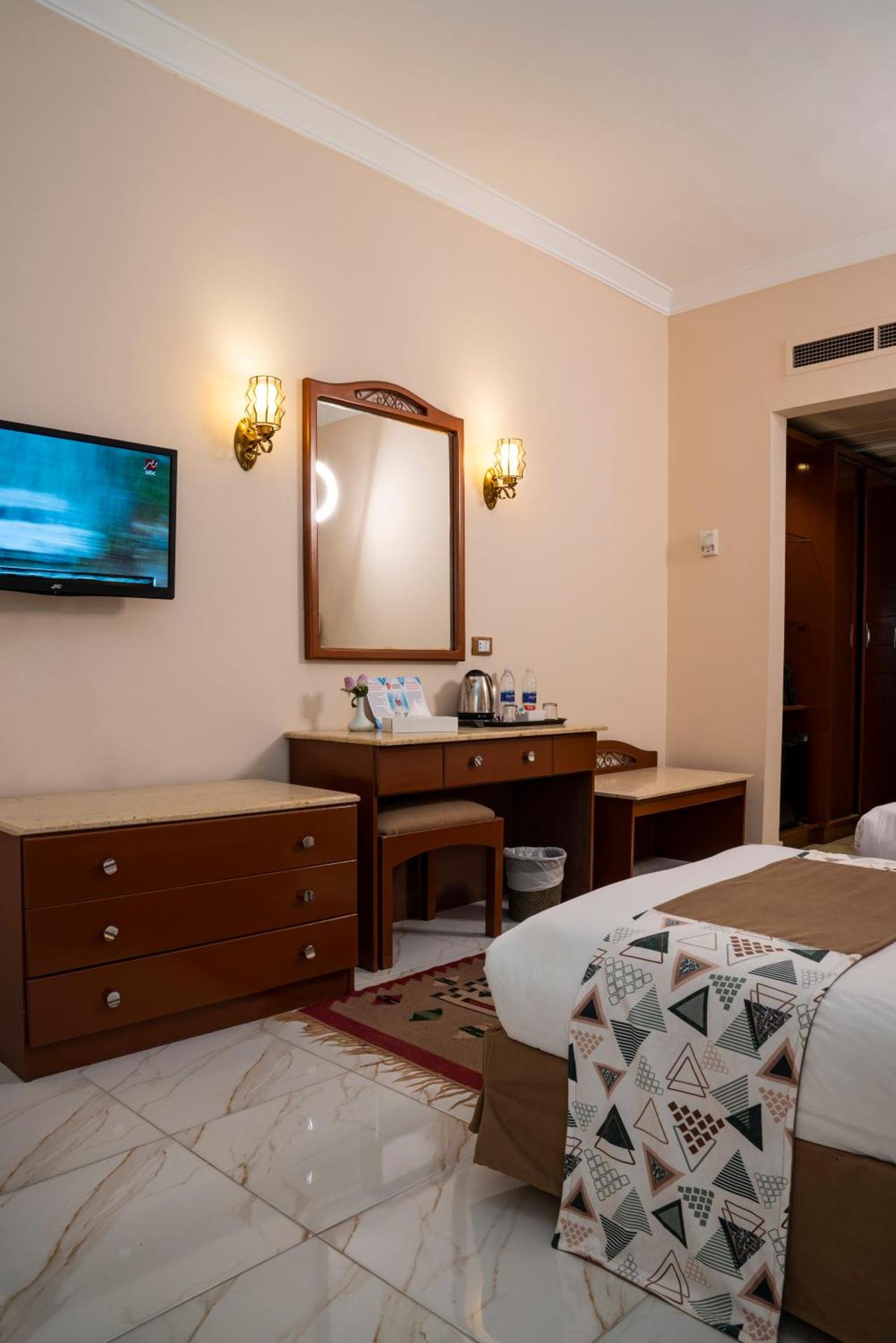 Roma Hotel - Photo 44