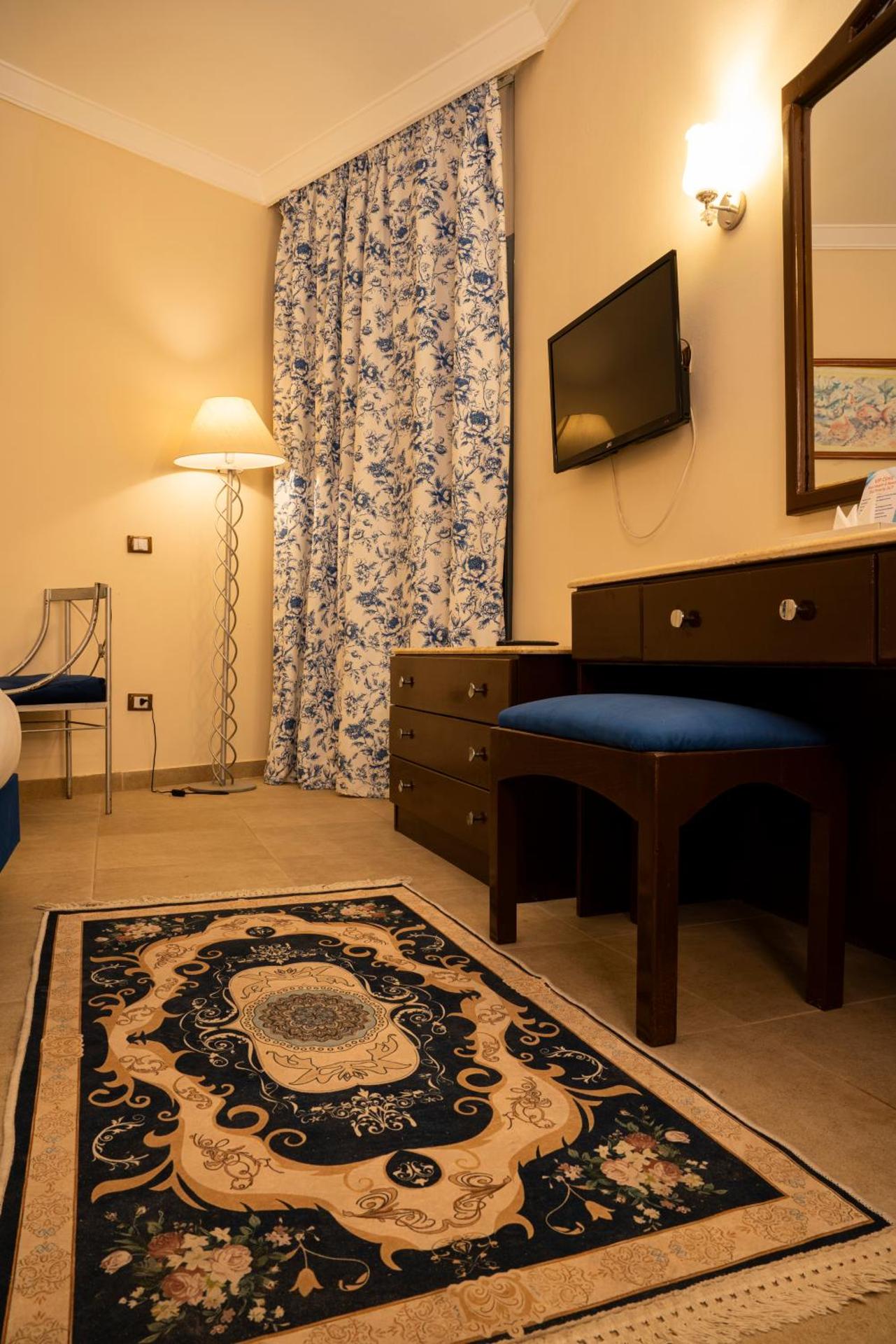 Roma Hotel - Photo 18