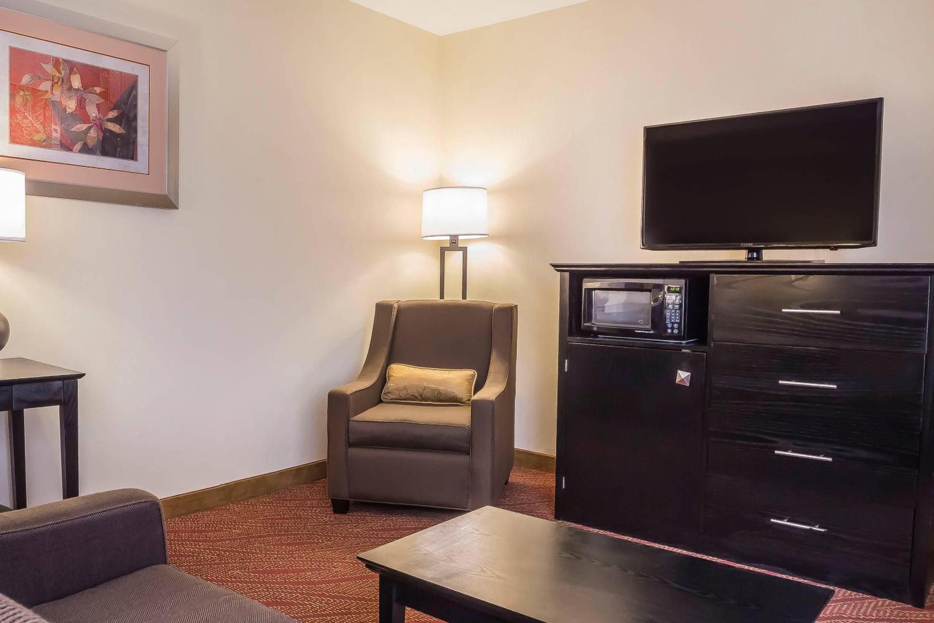 Comfort Inn & Suites LaGuardia Airport - Photo 13