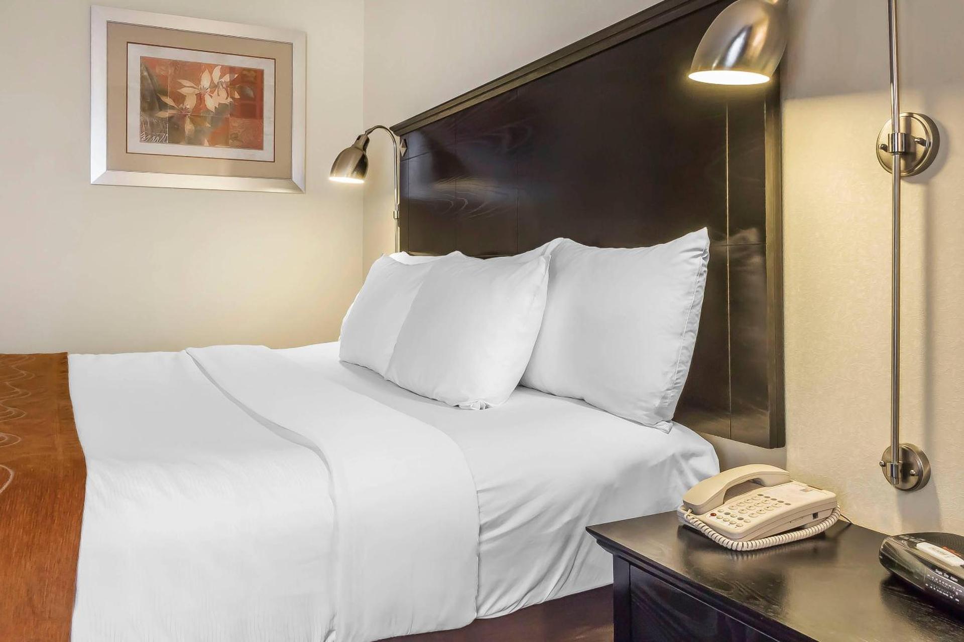 Comfort Inn & Suites LaGuardia Airport - Photo 21