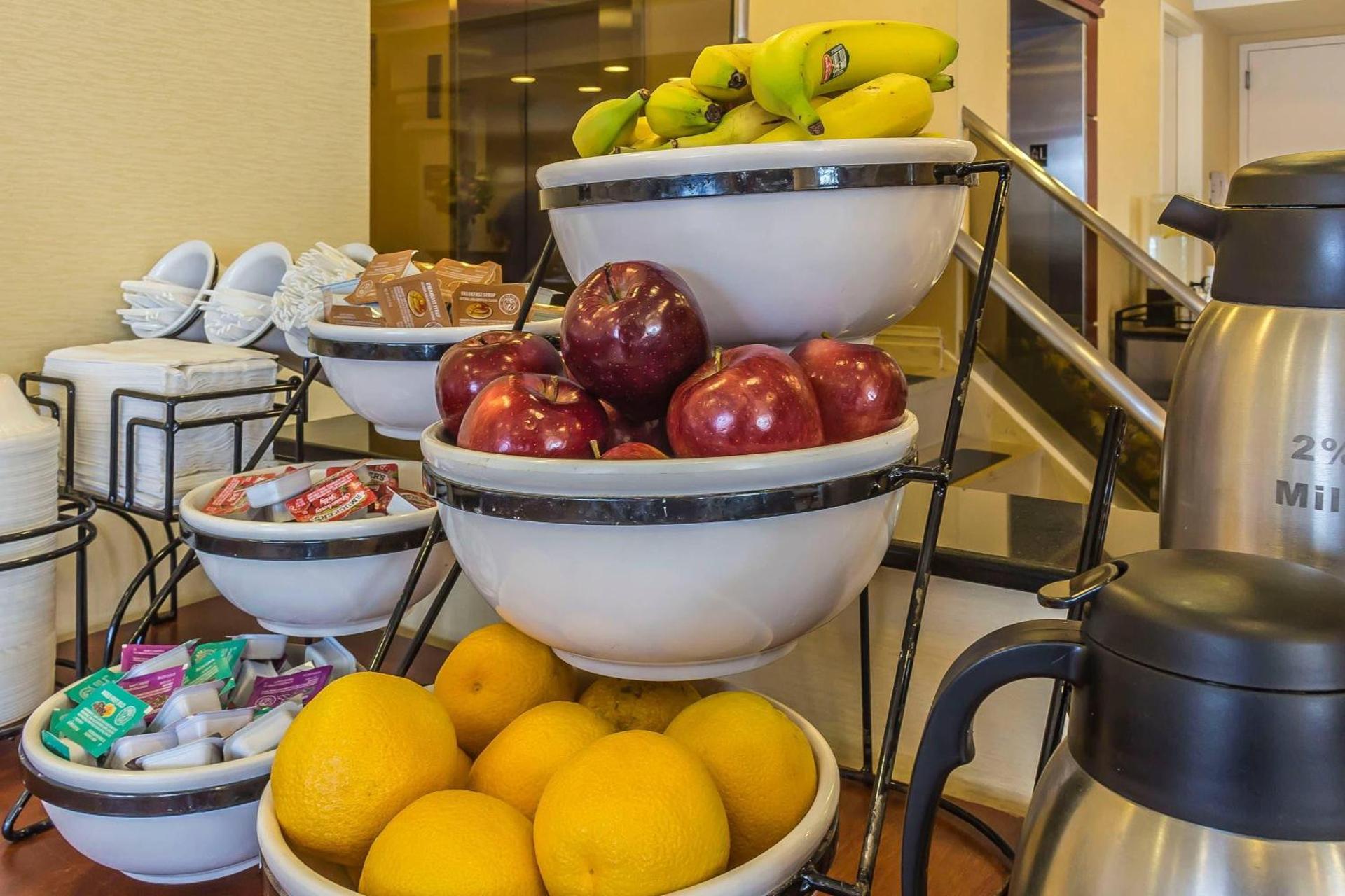 Comfort Inn & Suites LaGuardia Airport - Photo 18