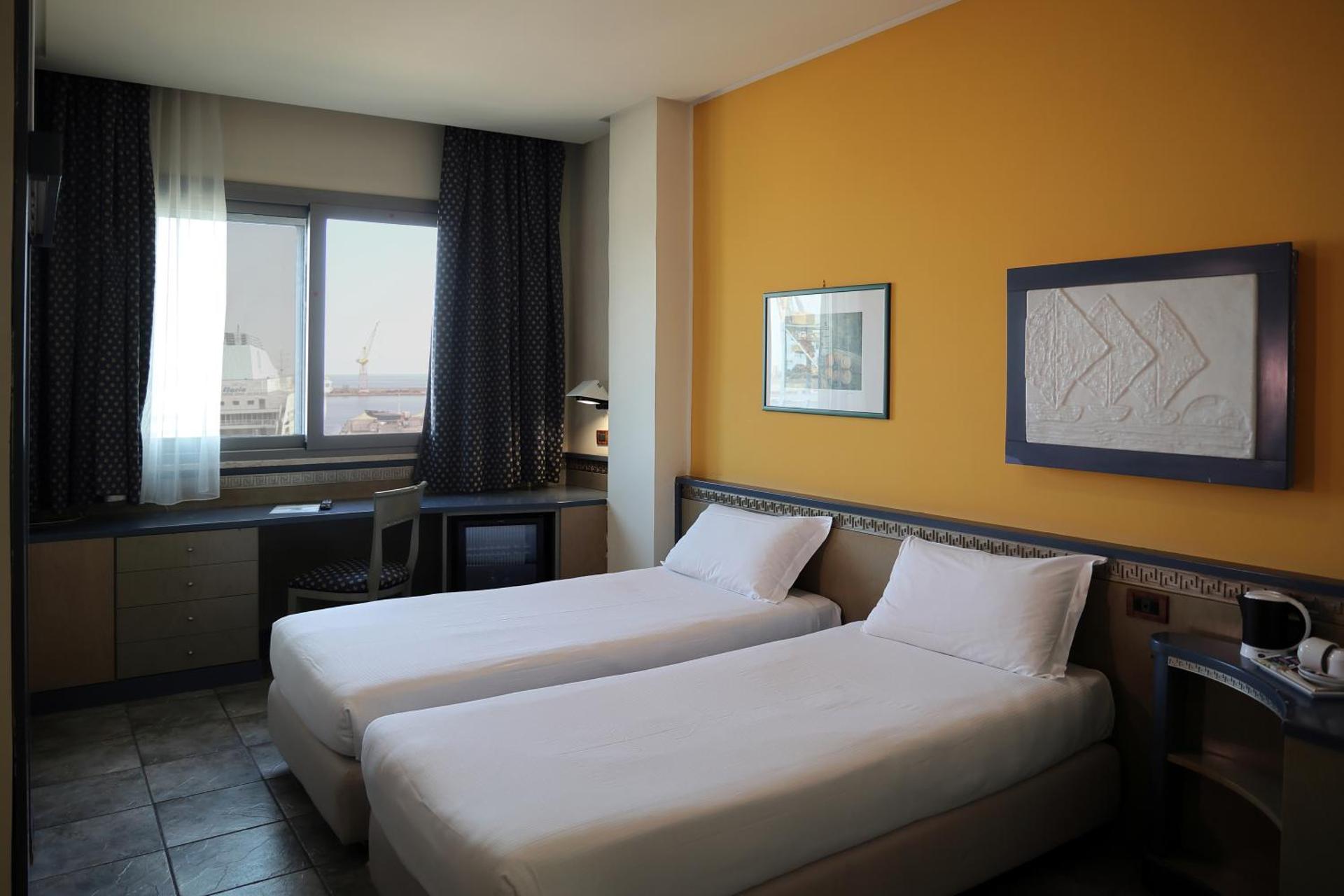 Standard Twin Room with Harbor View
