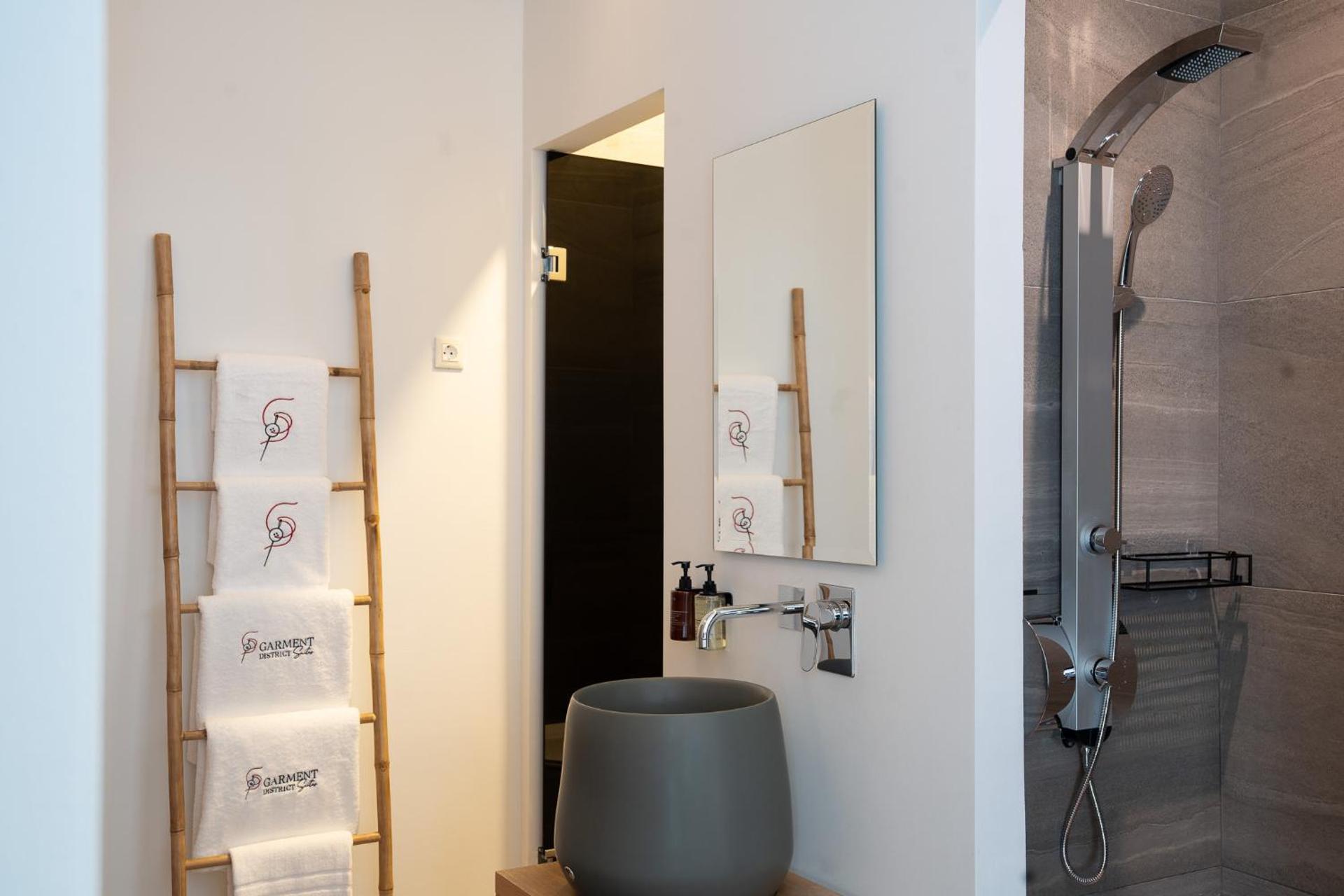 Garment District Suites - Photo 91