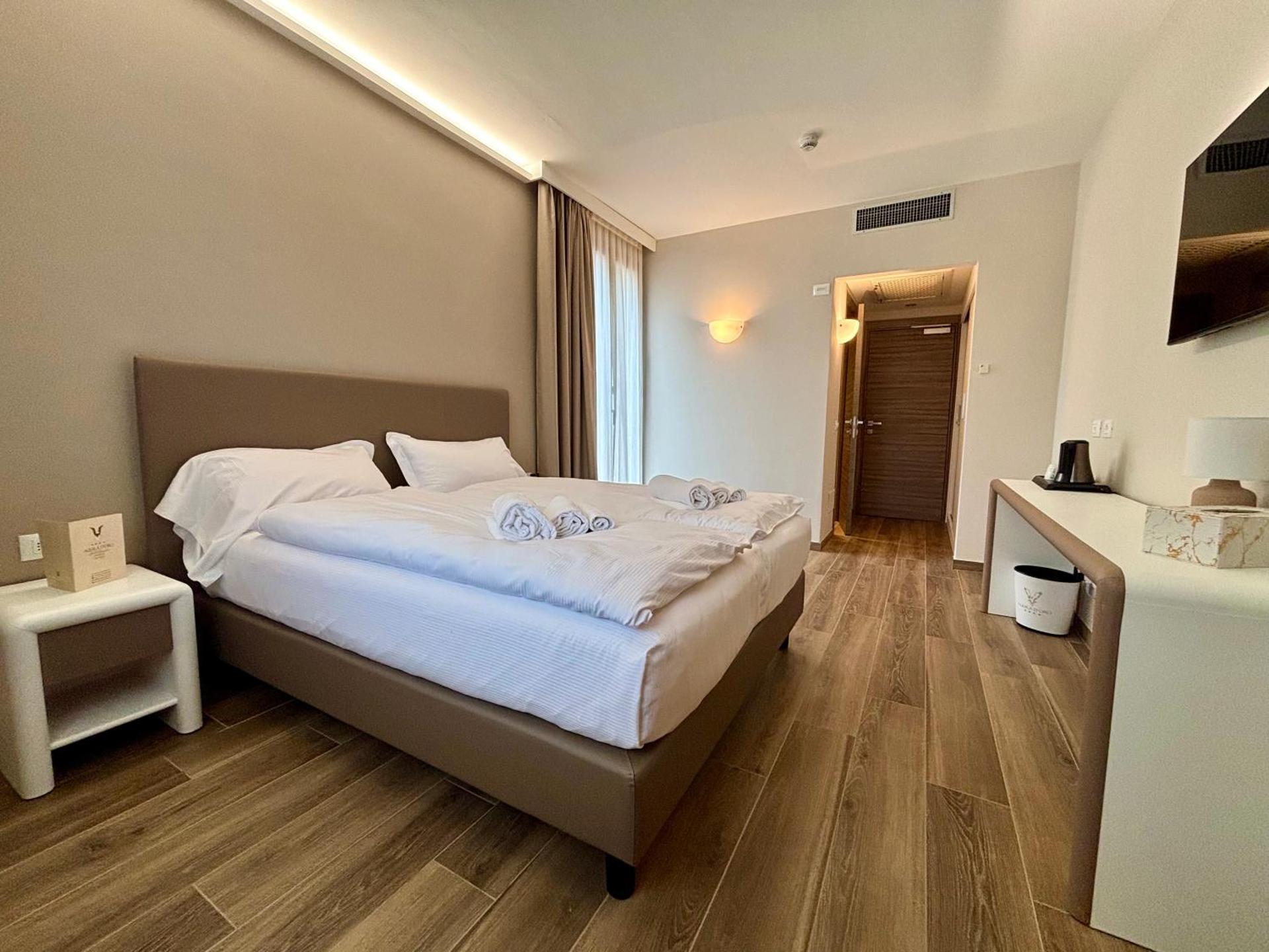 Standard Double Room with Terrace